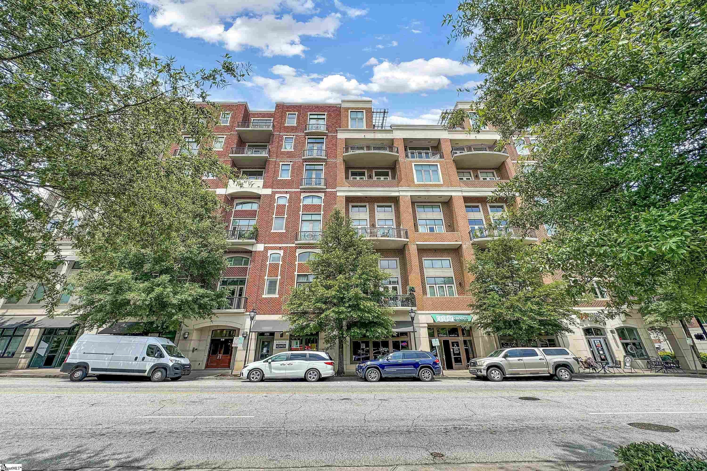 111 E Mcbee Avenue Unit 203