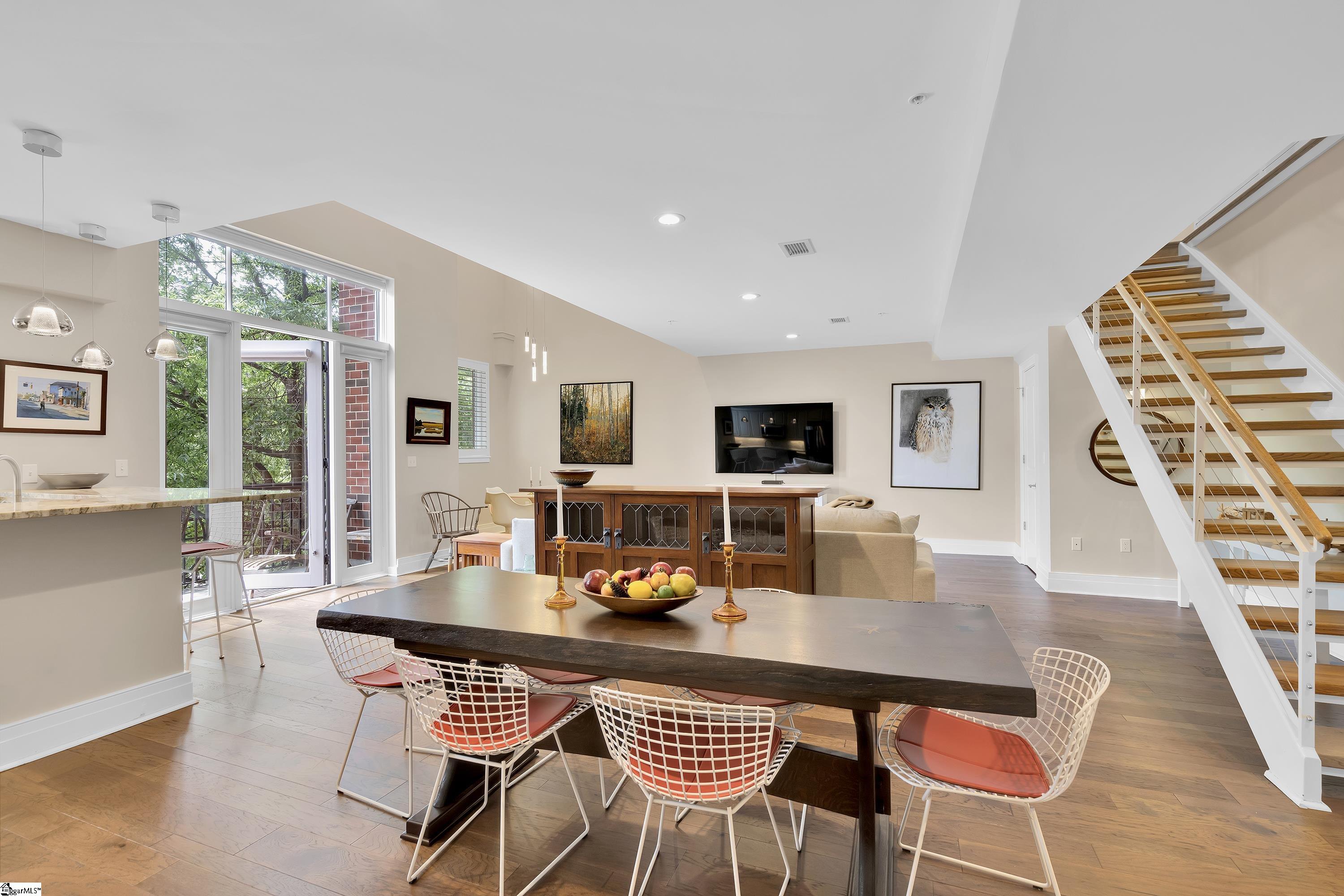 111 E Mcbee Avenue Unit 203