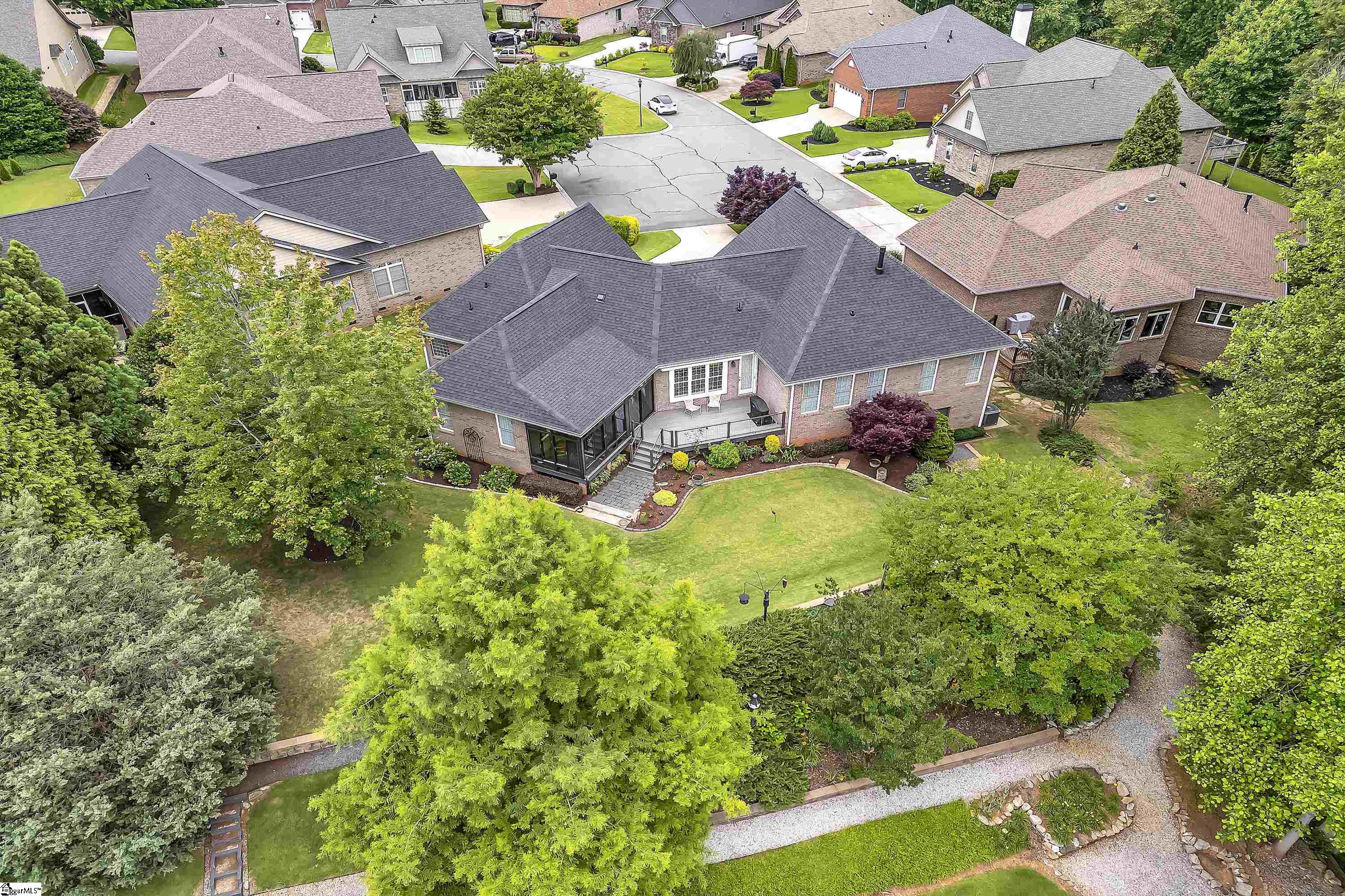 422 Hunters Circle