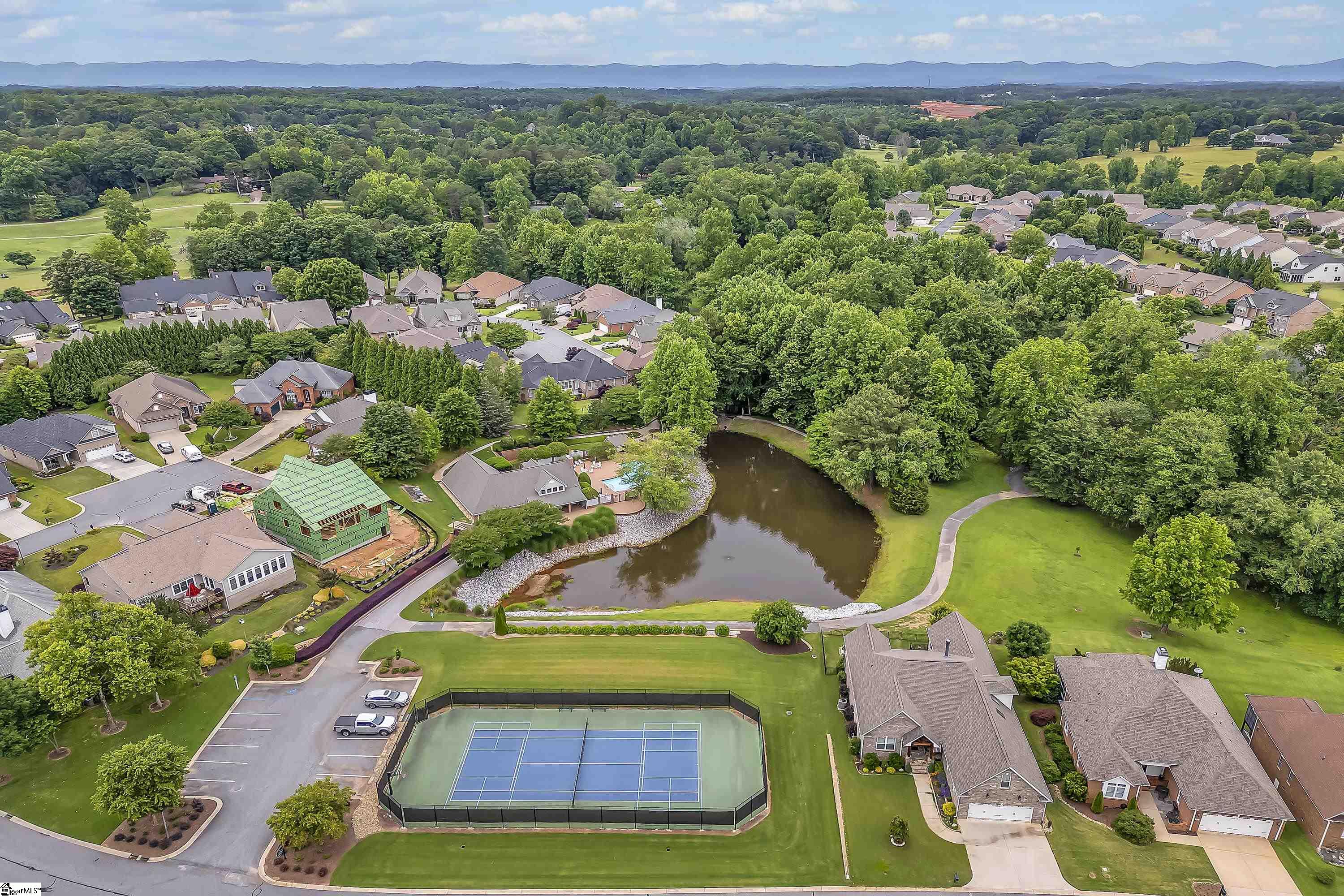 422 Hunters Circle