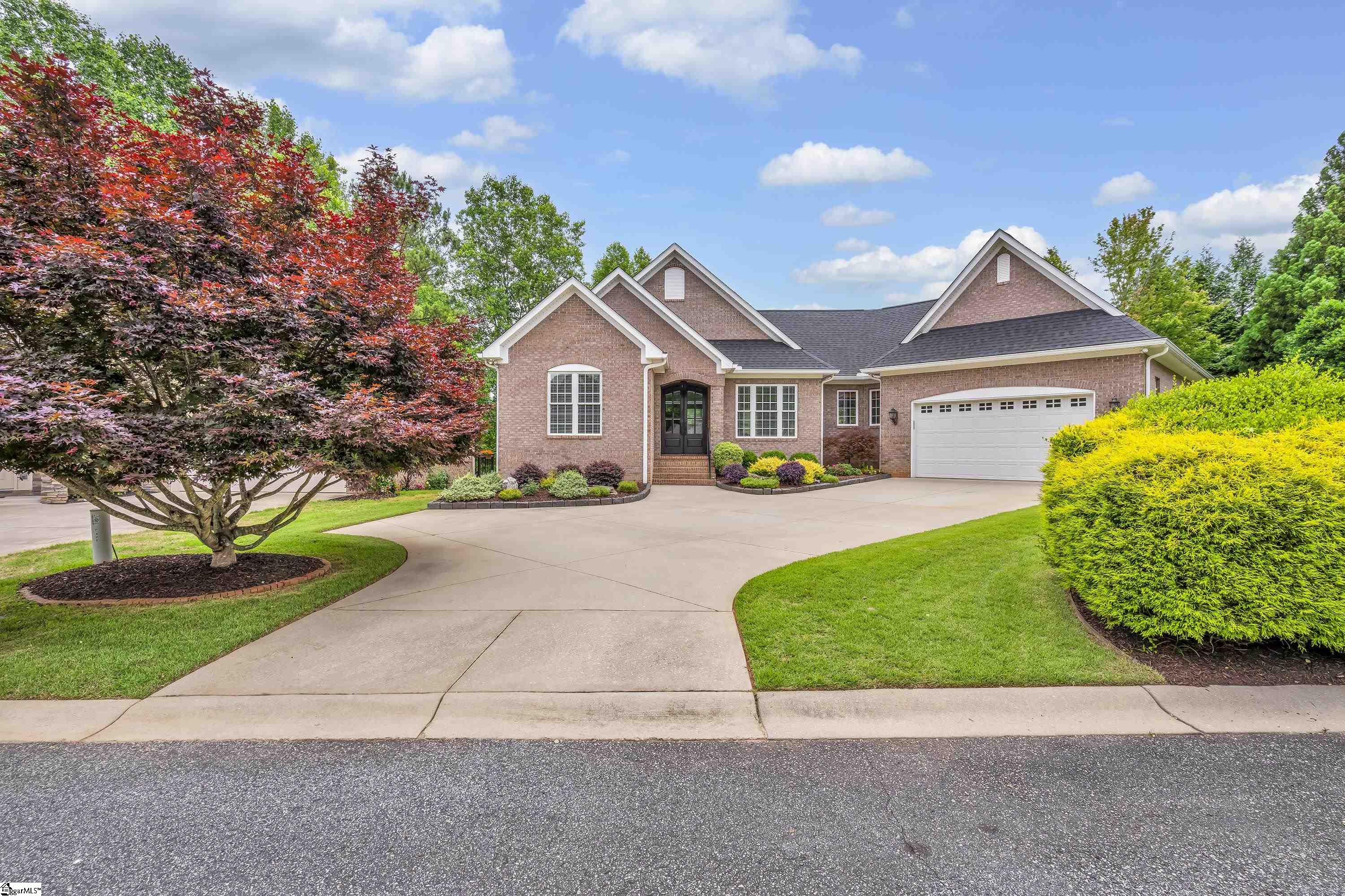 422 Hunters Circle