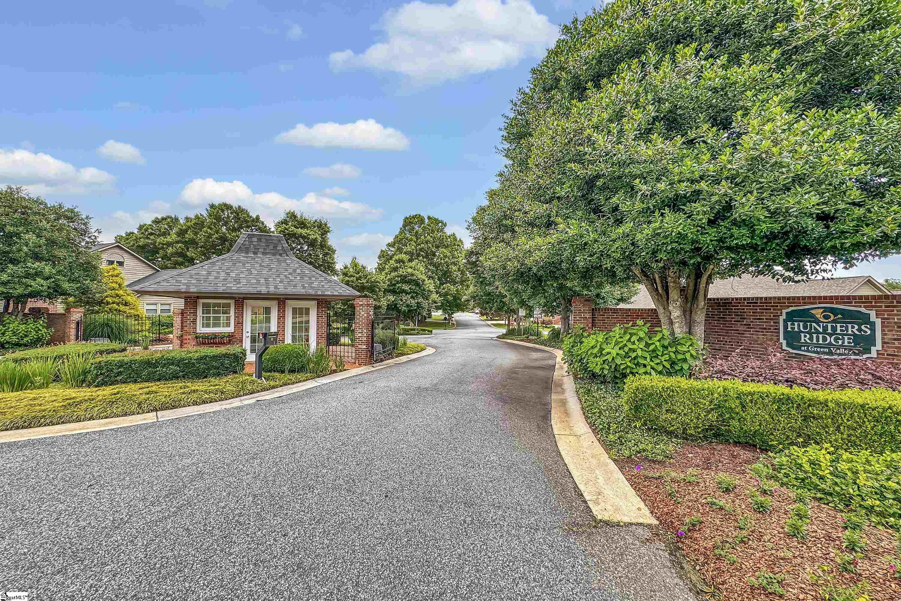 422 Hunters Circle