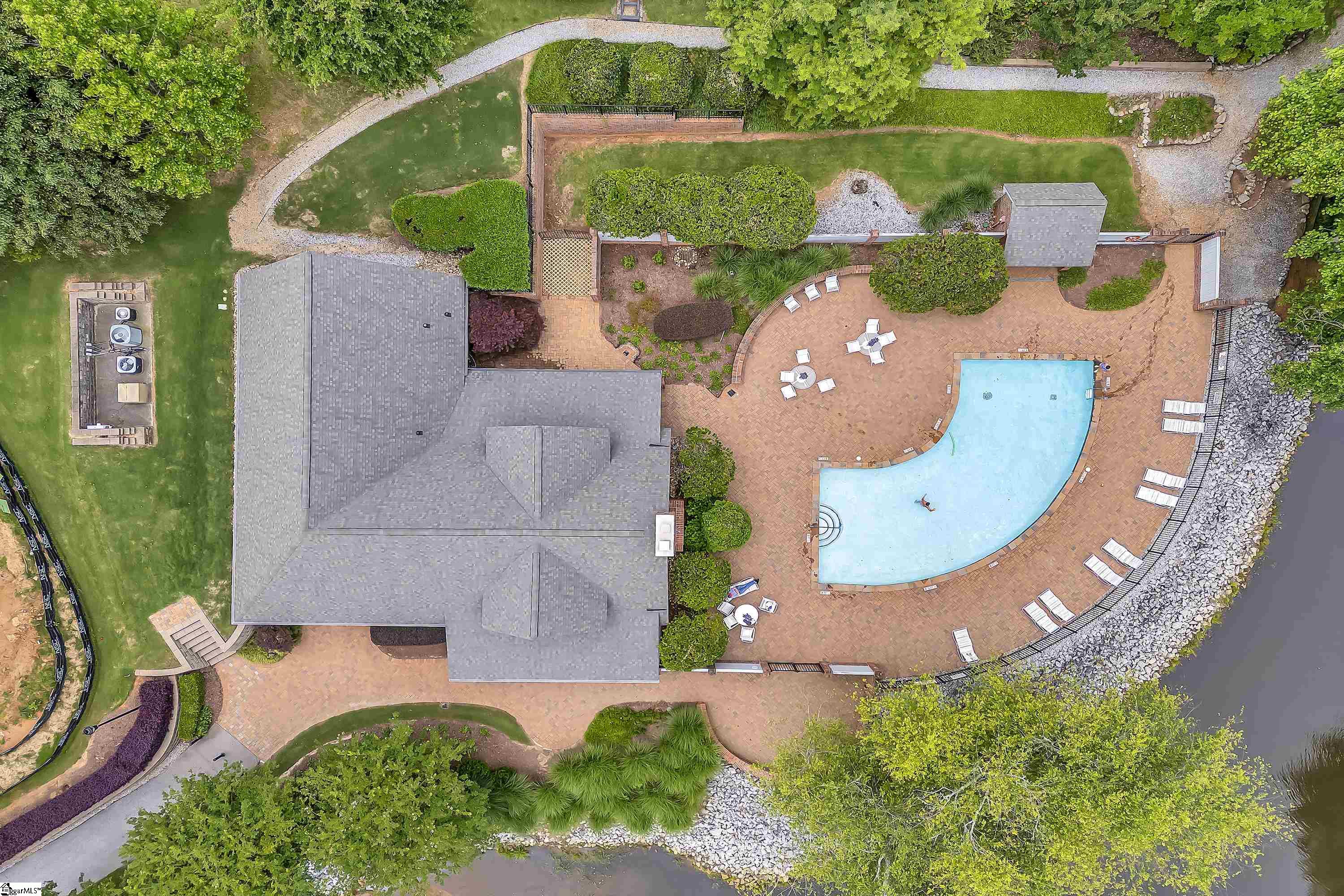 422 Hunters Circle