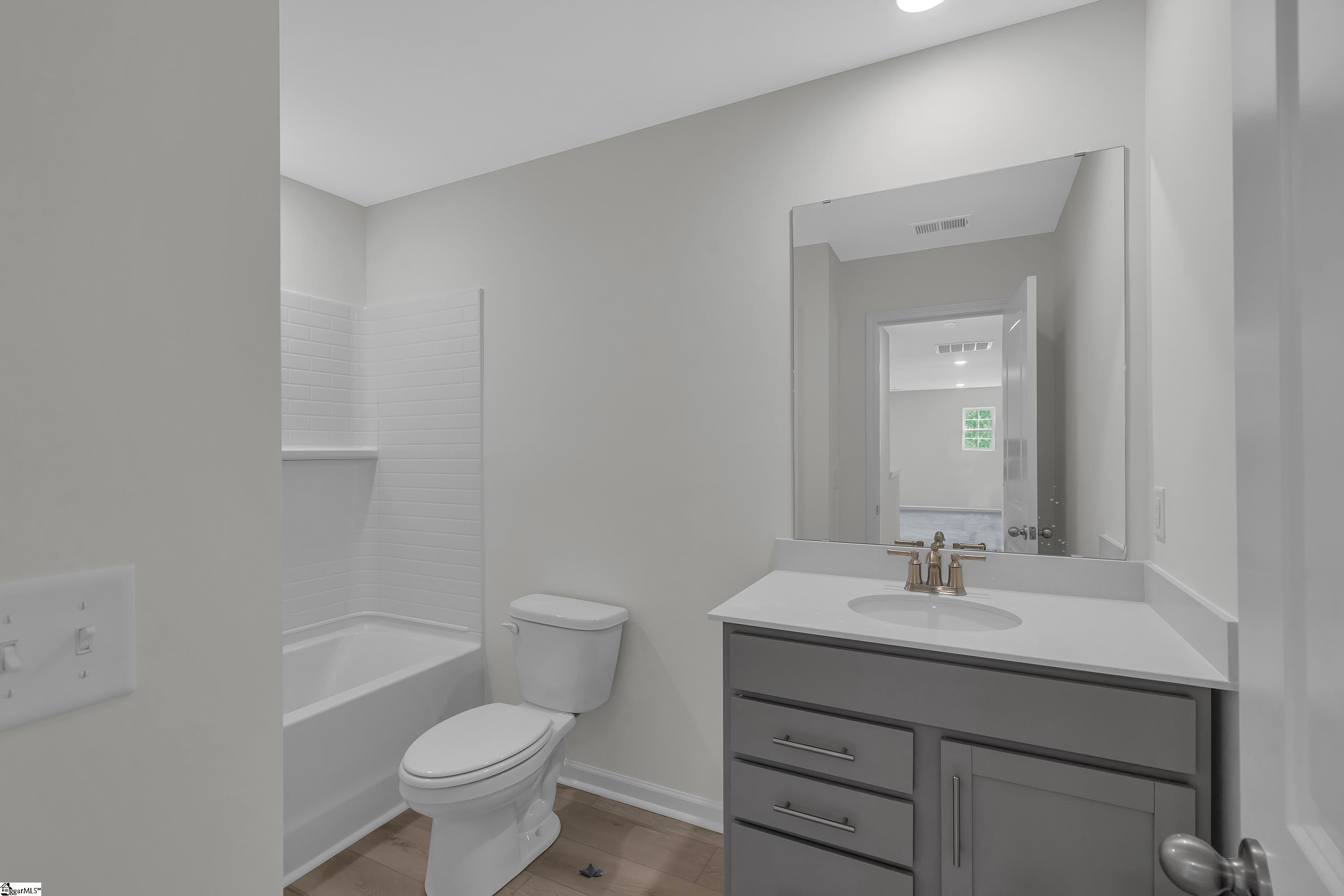 1046 Leoni Drive Lot 106