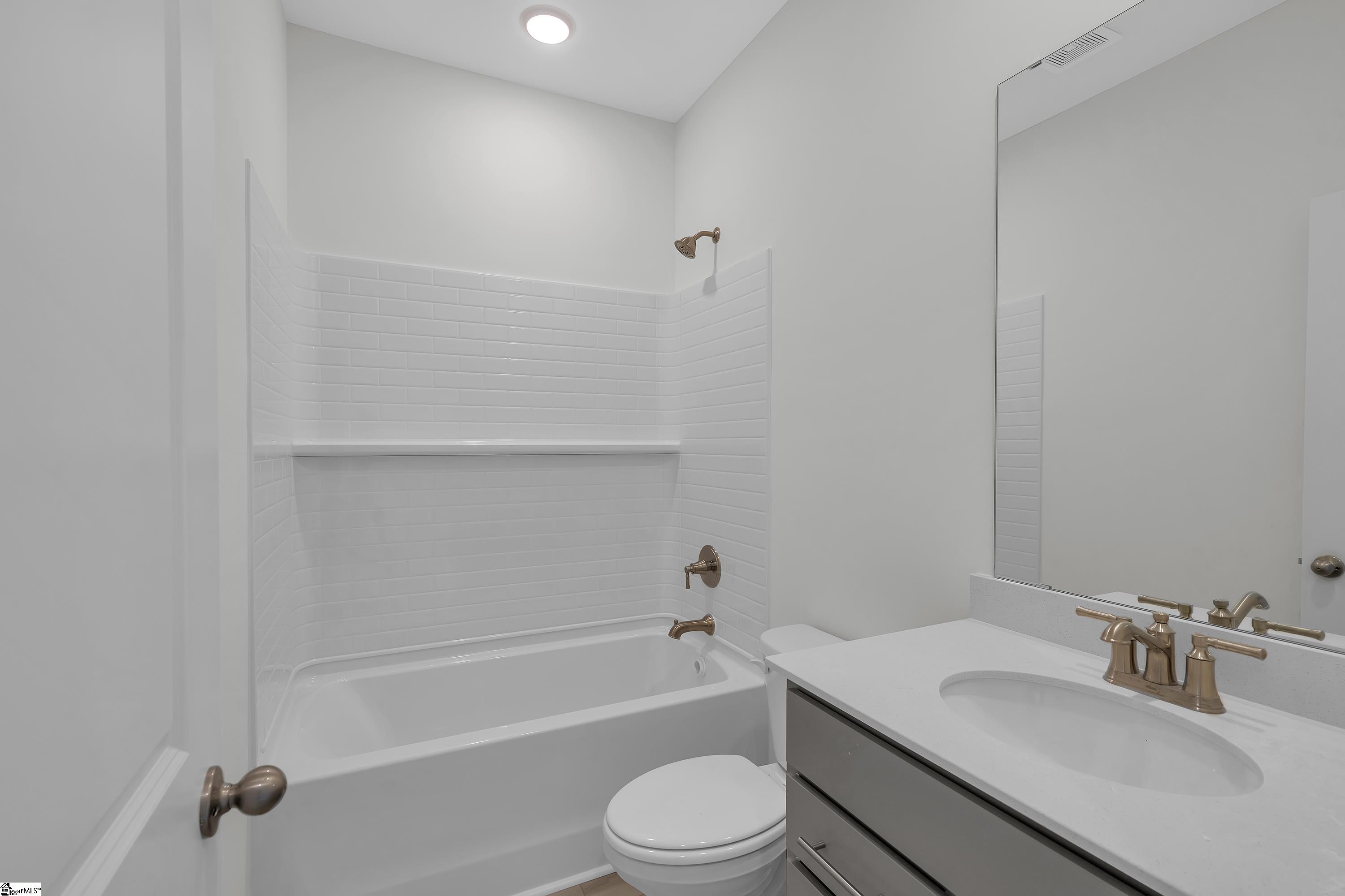 1046 Leoni Drive Lot 106