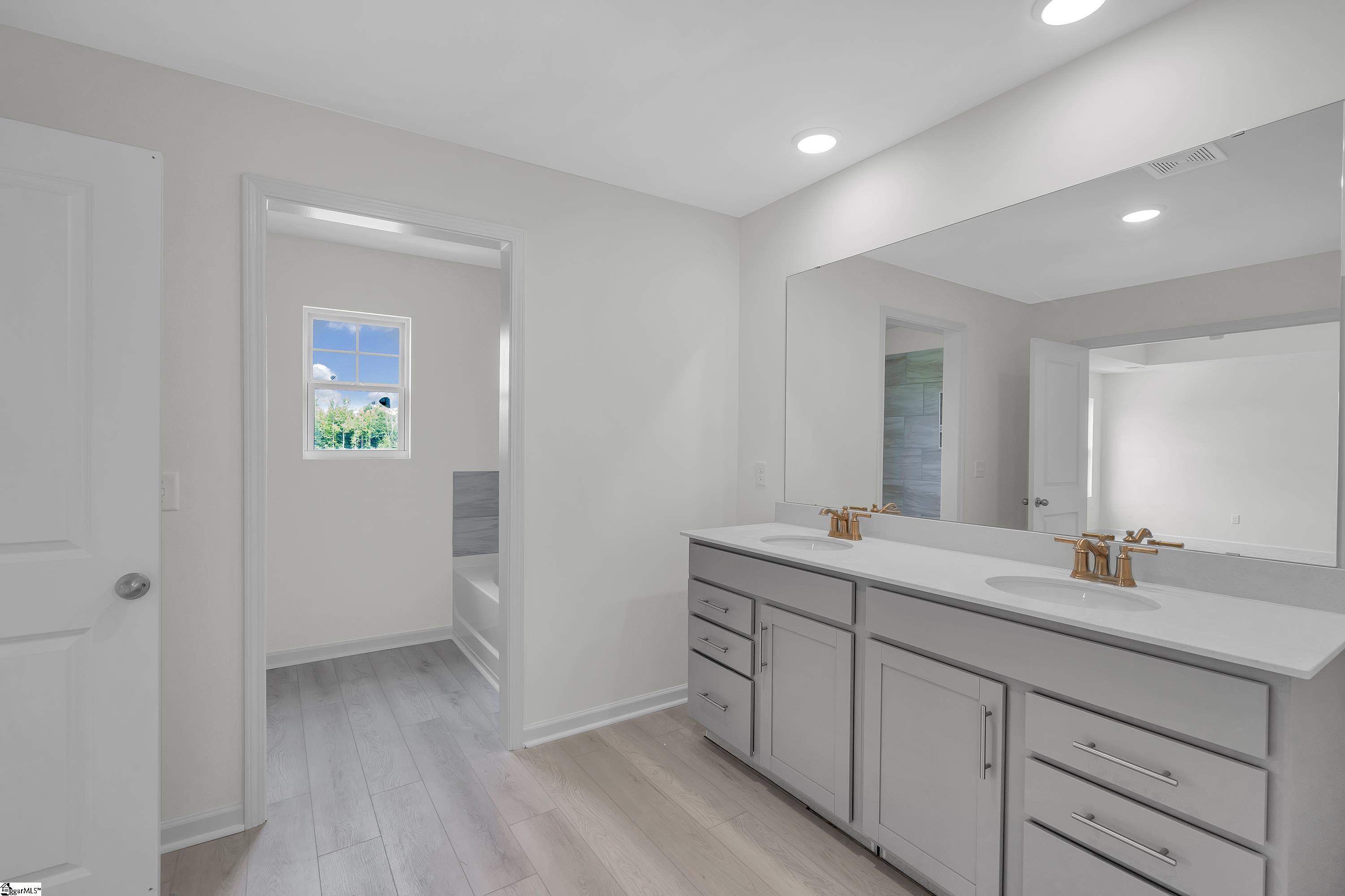 1046 Leoni Drive Lot 106