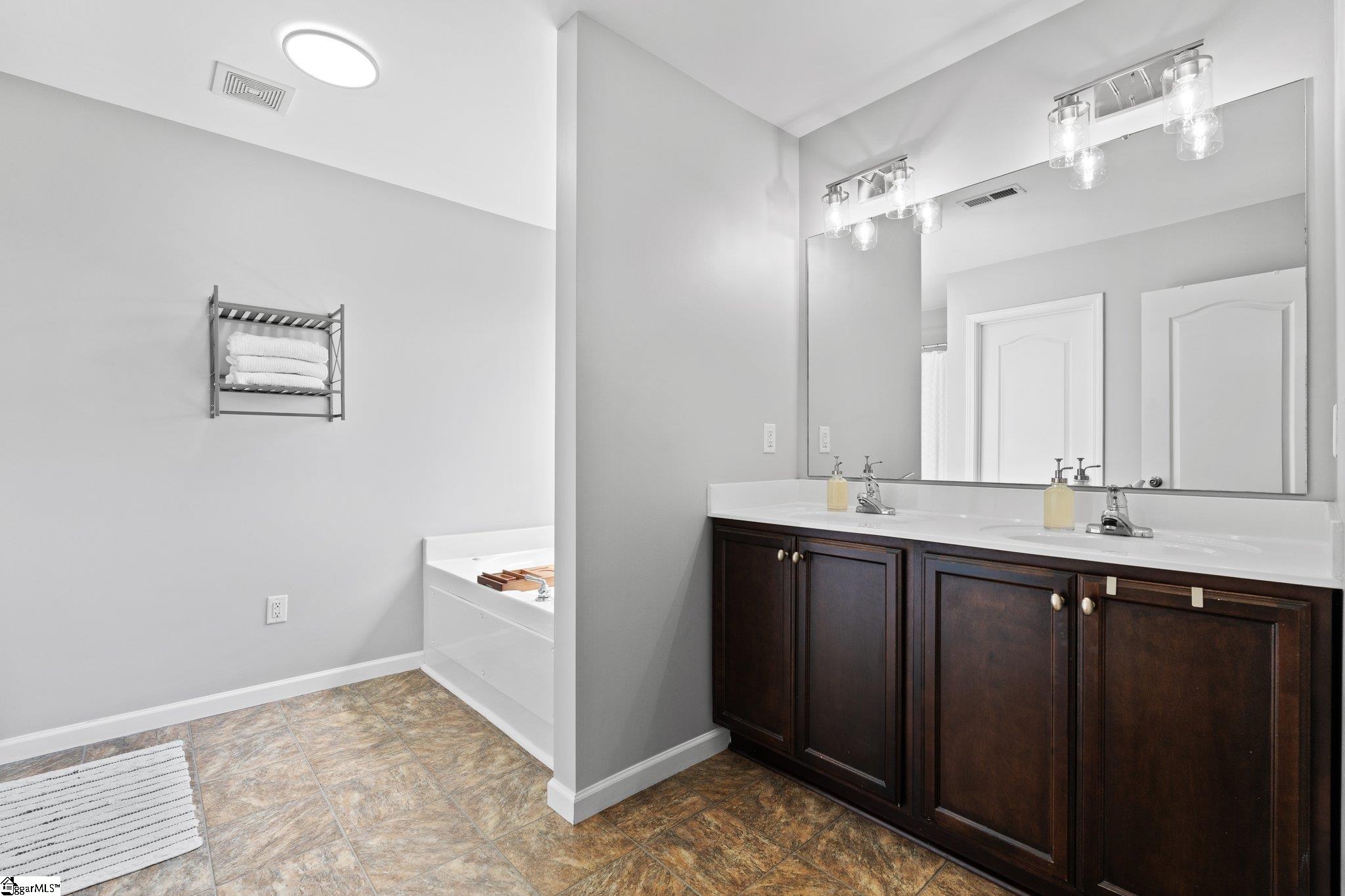 54 Thunderbird Drive