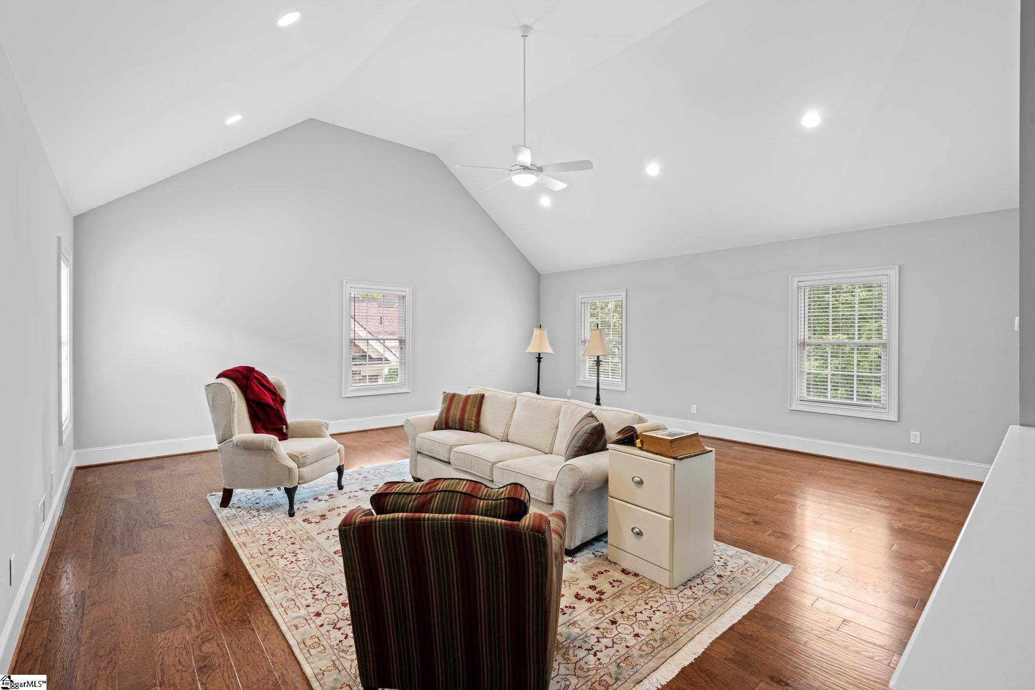 33 Hollingsworth Drive