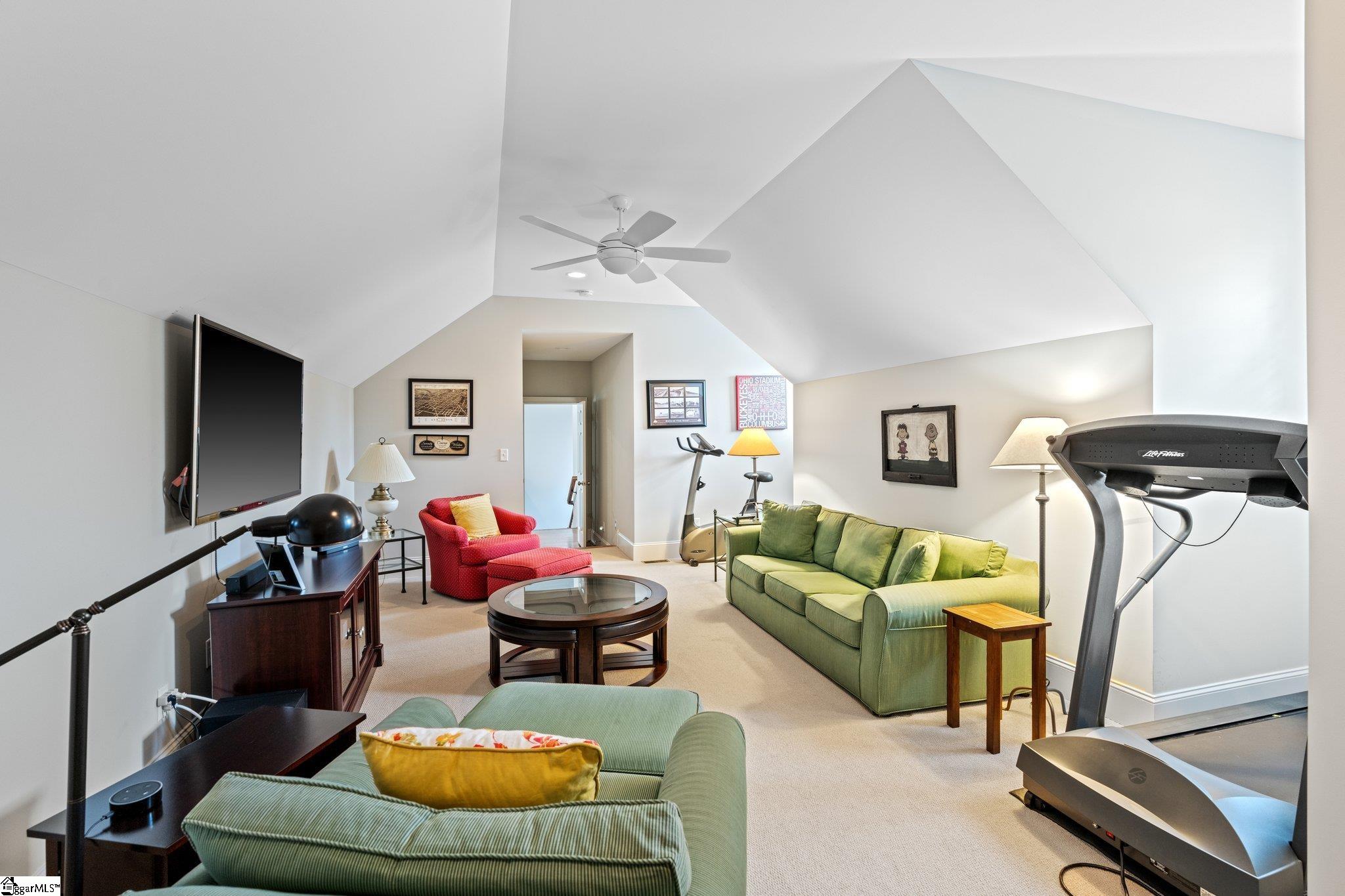 33 Hollingsworth Drive