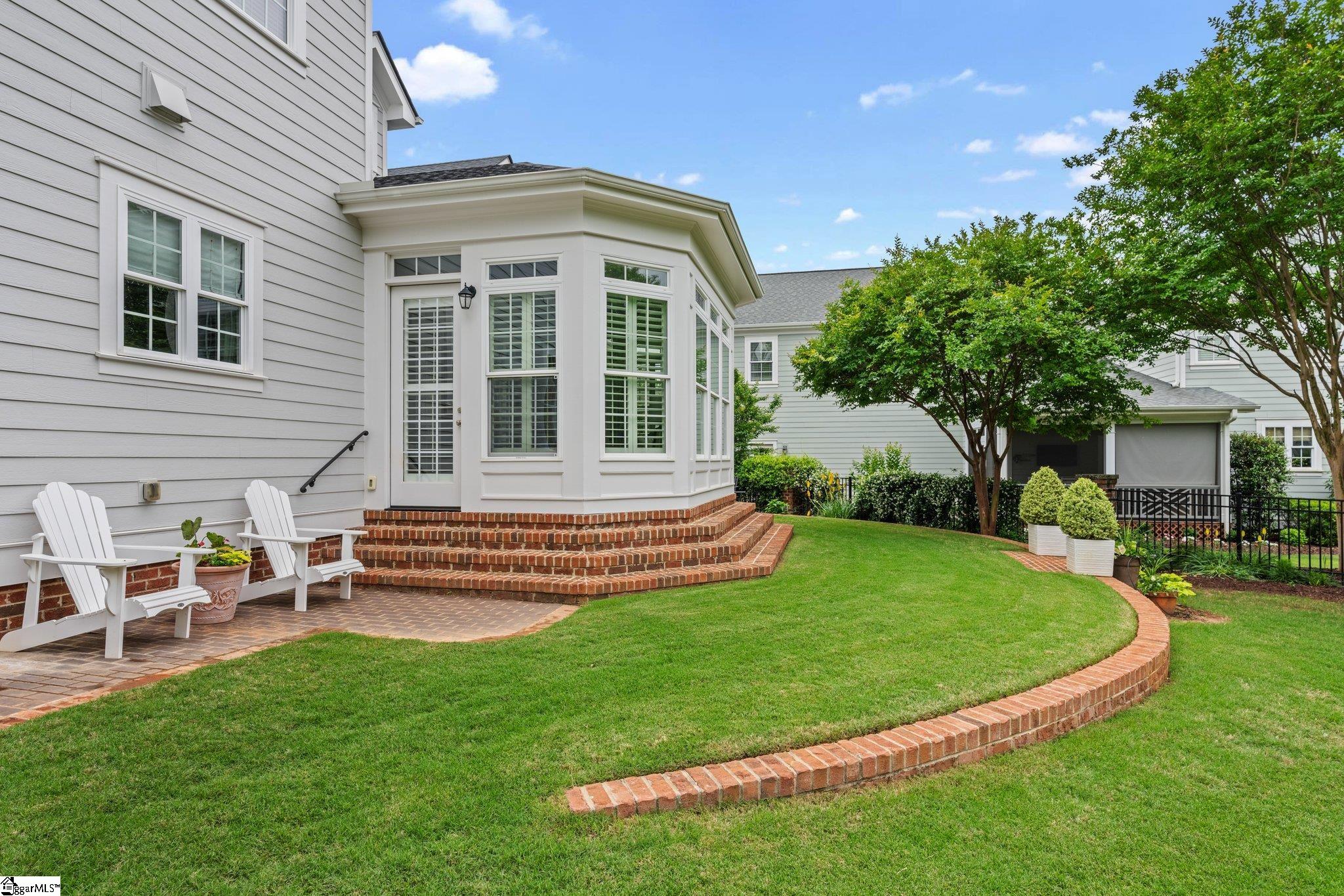 33 Hollingsworth Drive