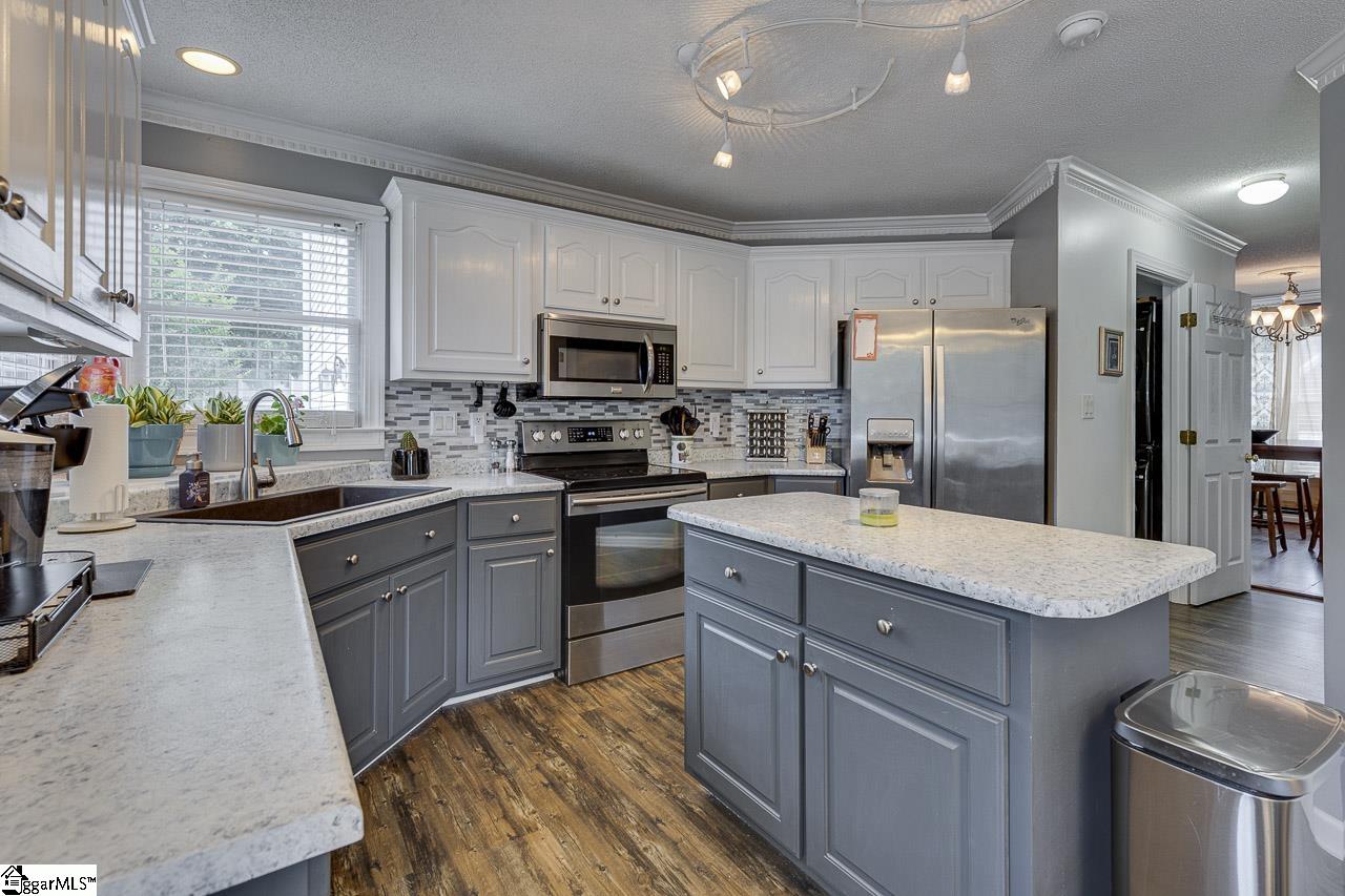 6 Arbordale Lane