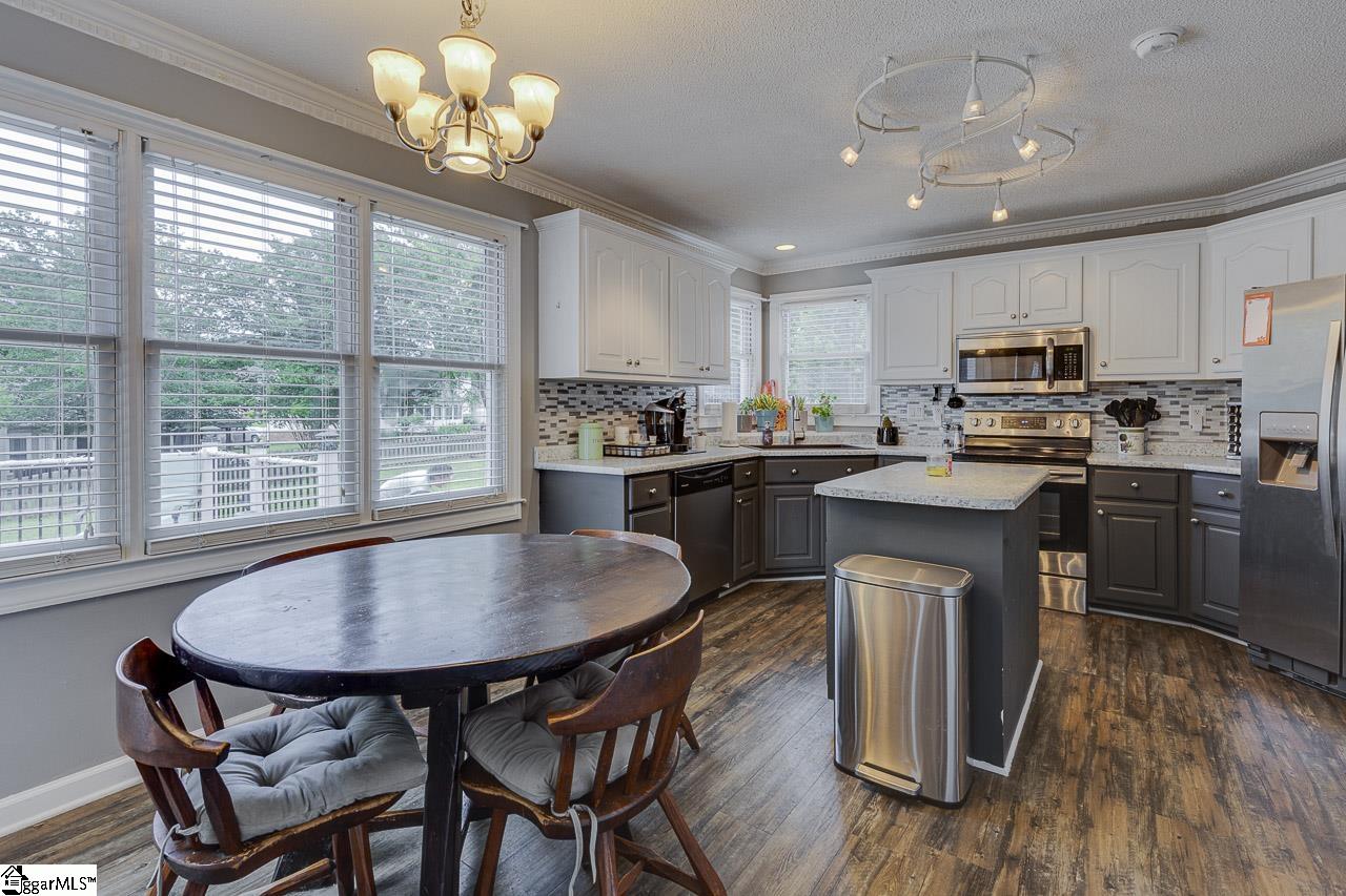 6 Arbordale Lane