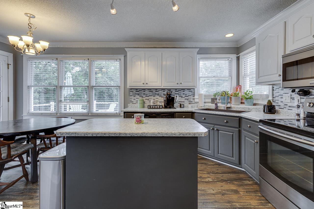 6 Arbordale Lane