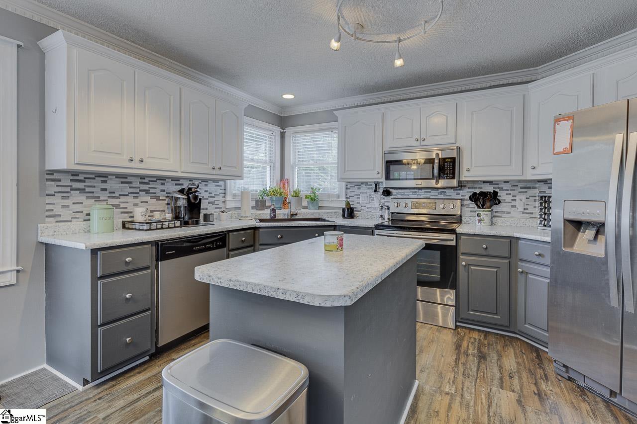 6 Arbordale Lane