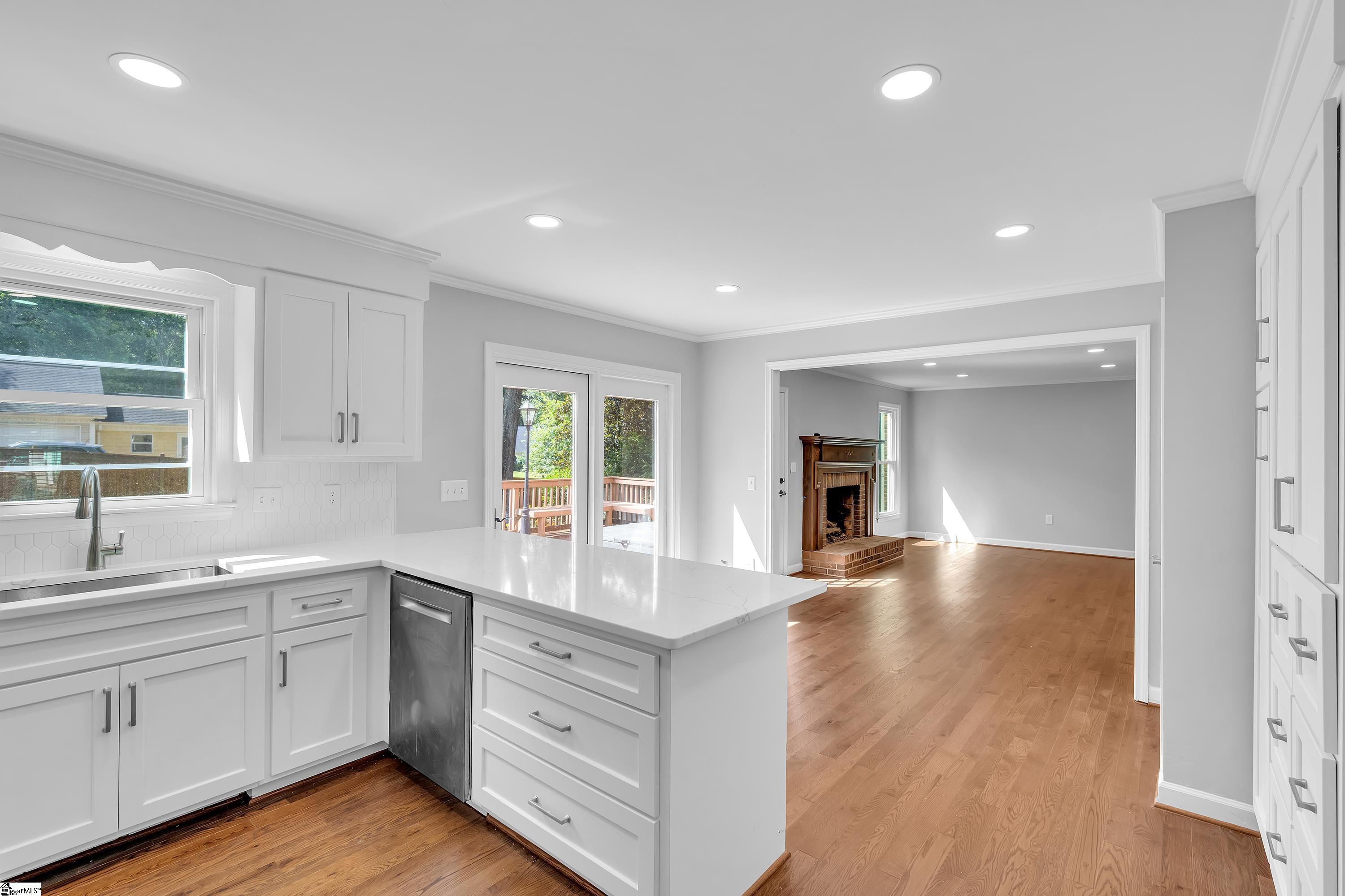 103 W Shallowstone Road