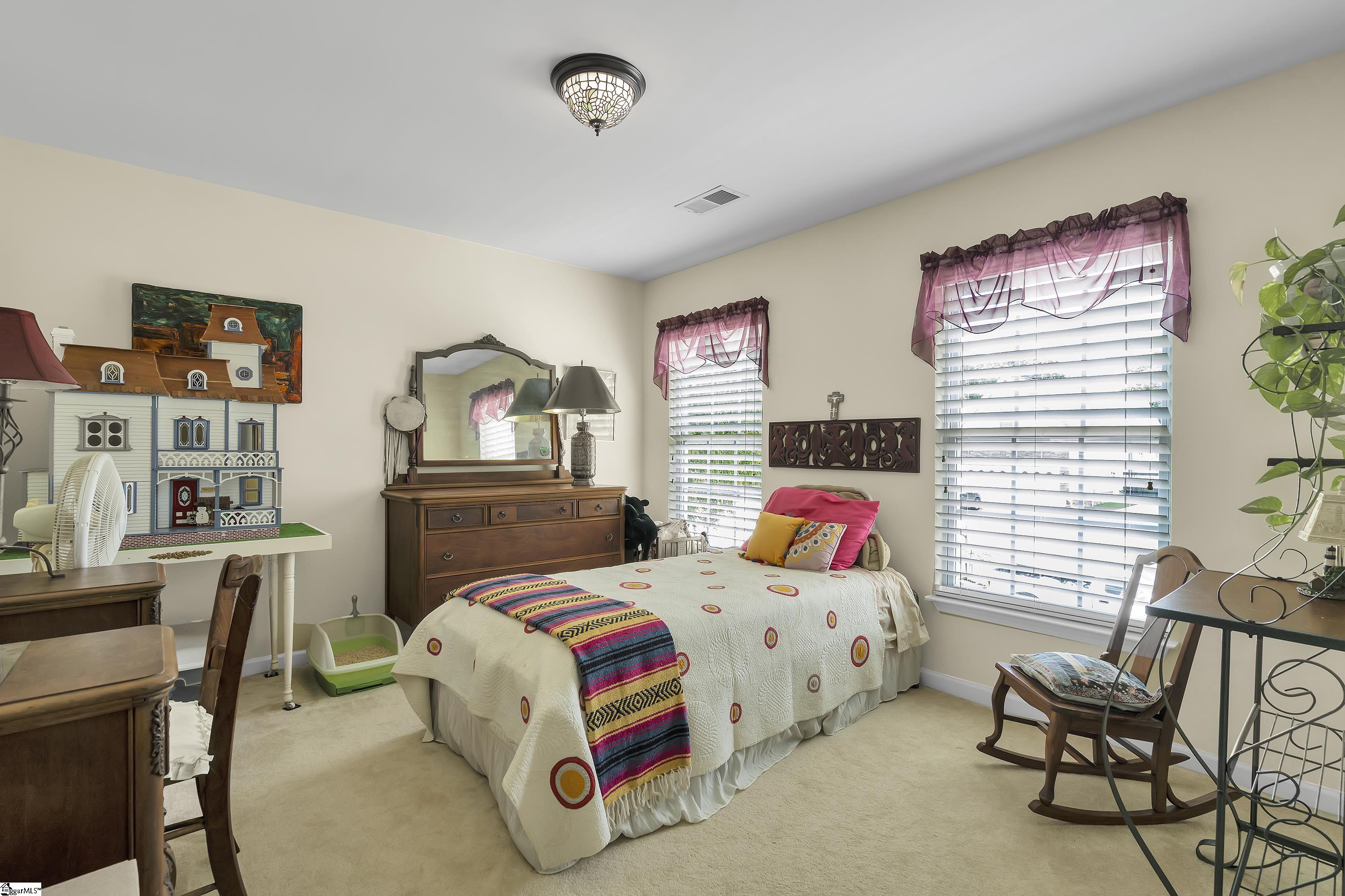 2 Franklin Meadow Way