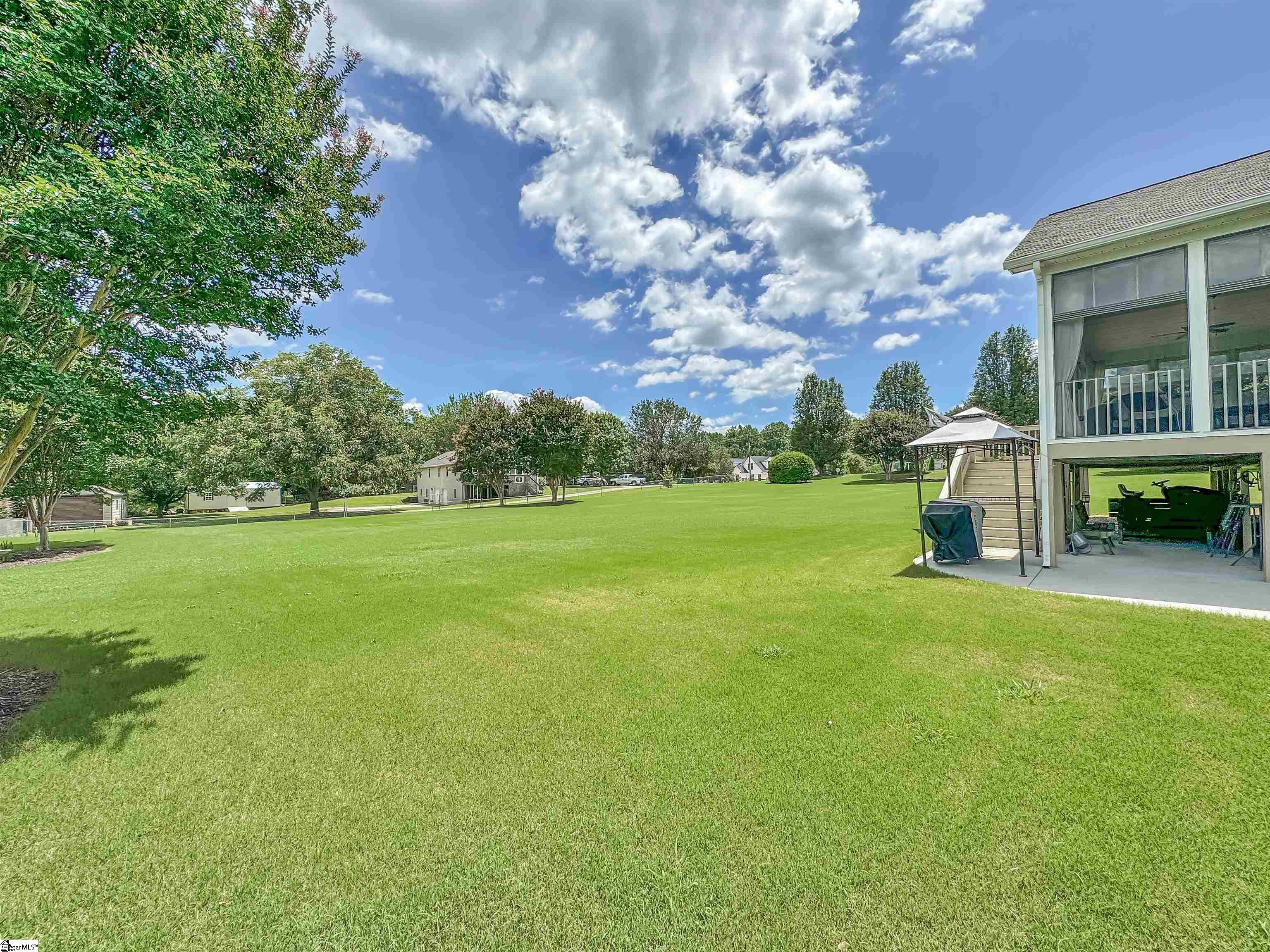 2 Franklin Meadow Way