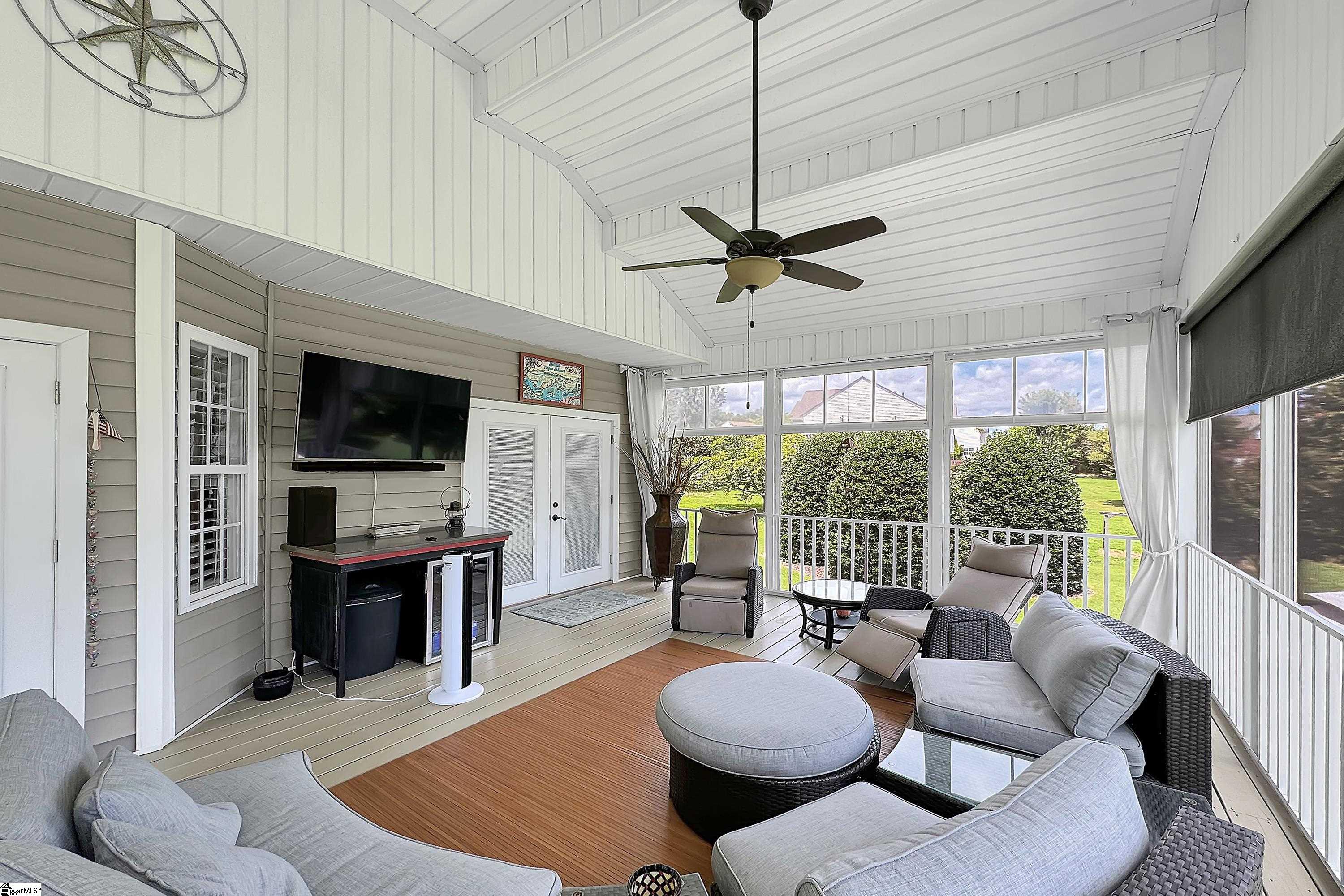 2 Franklin Meadow Way