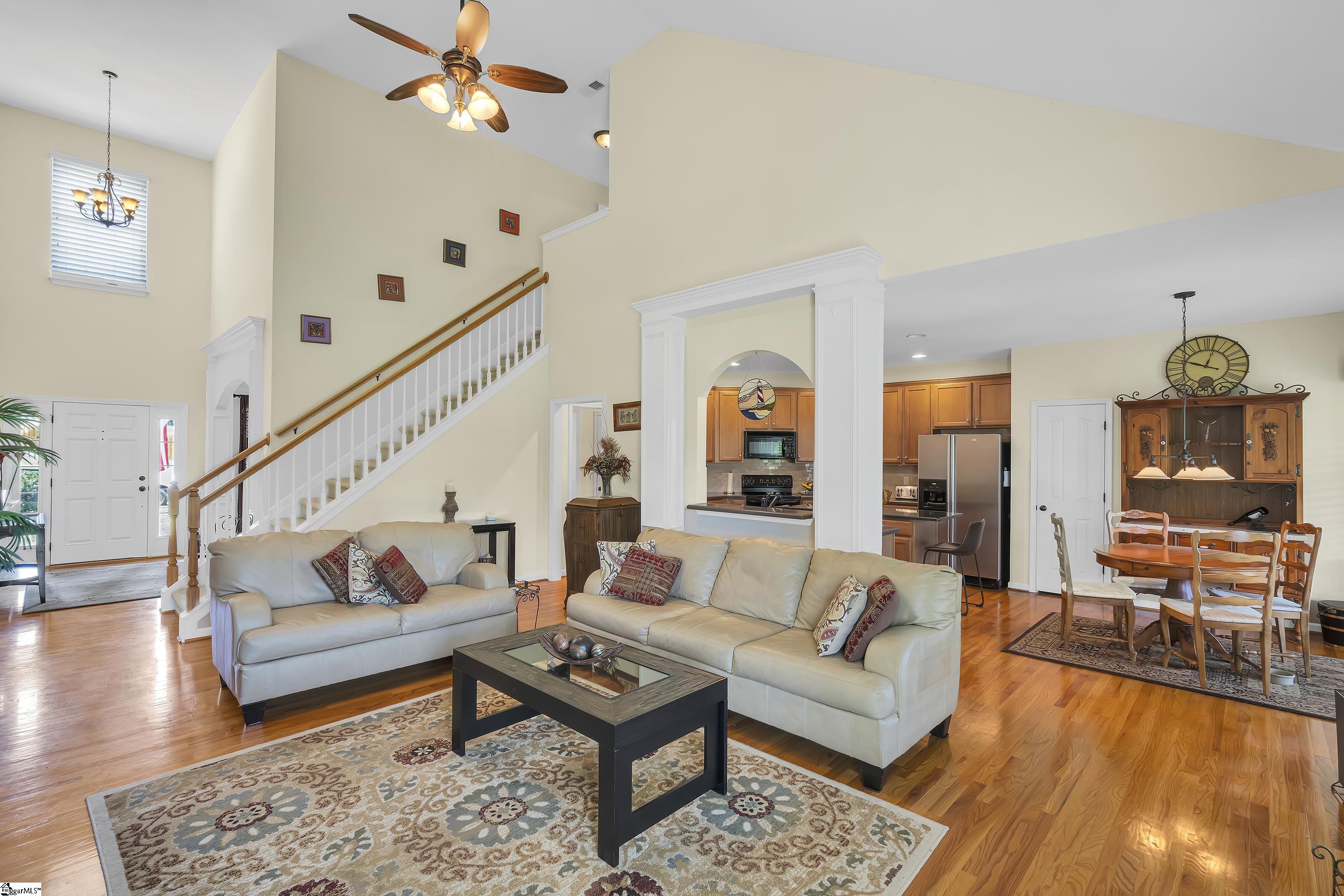 2 Franklin Meadow Way