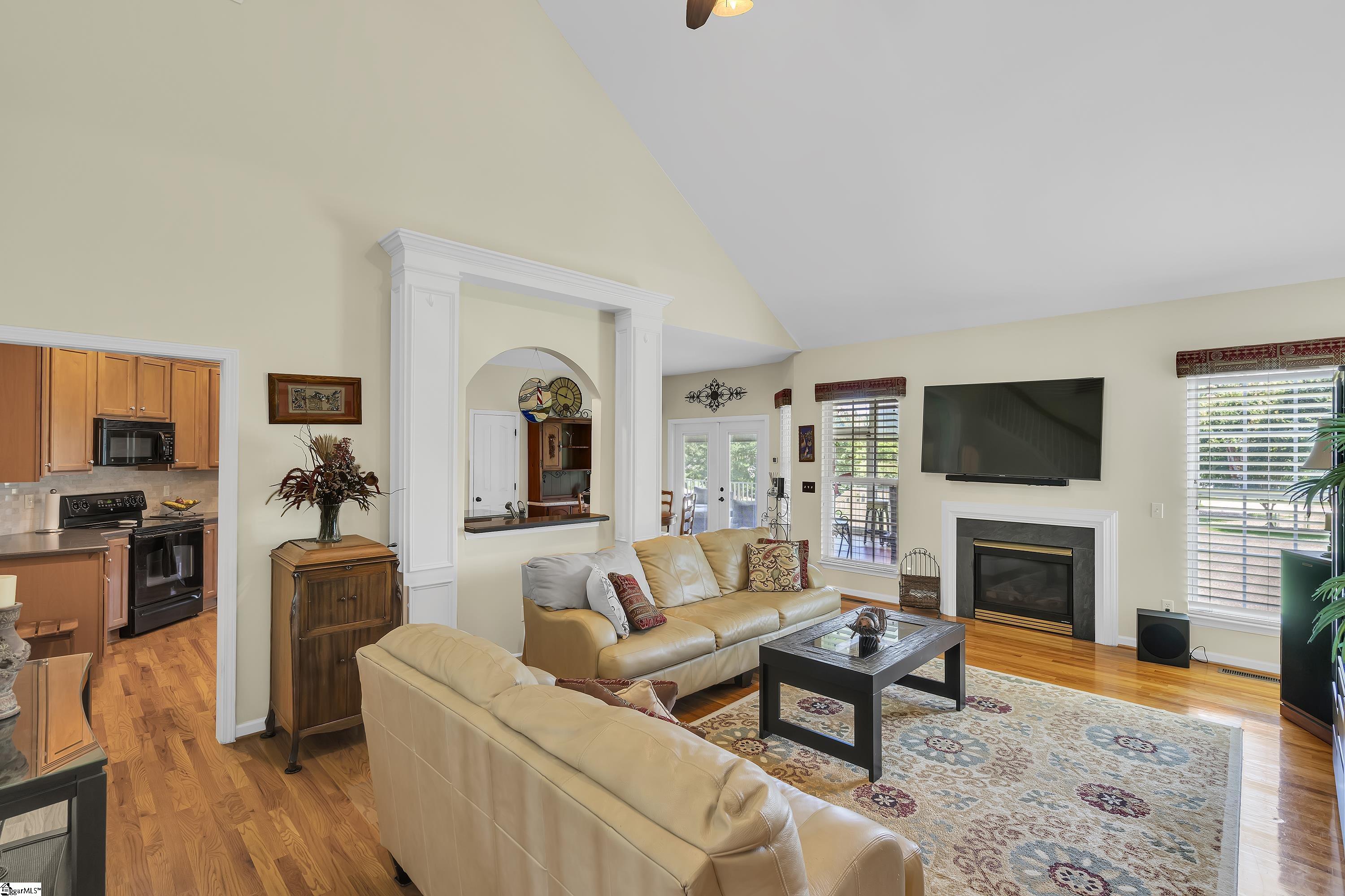 2 Franklin Meadow Way