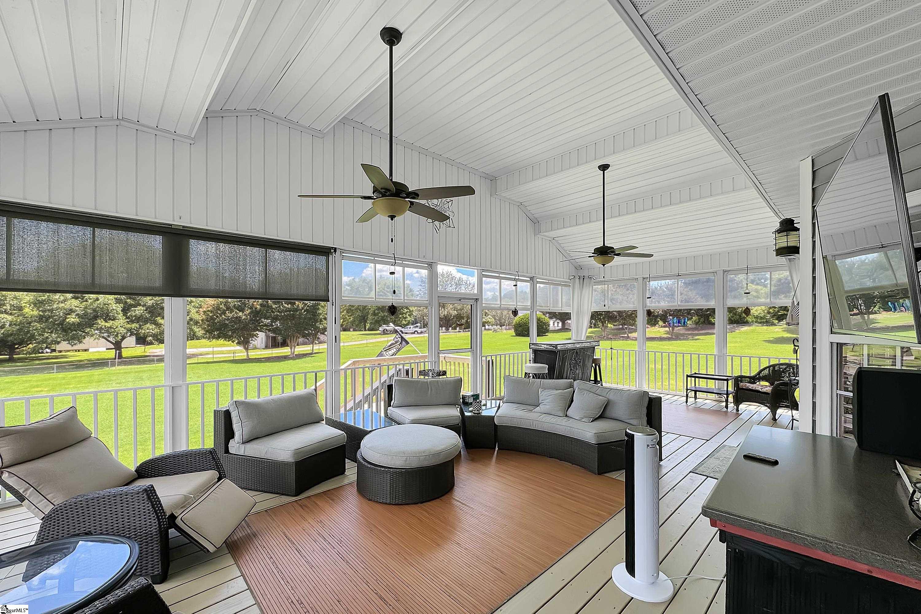 2 Franklin Meadow Way