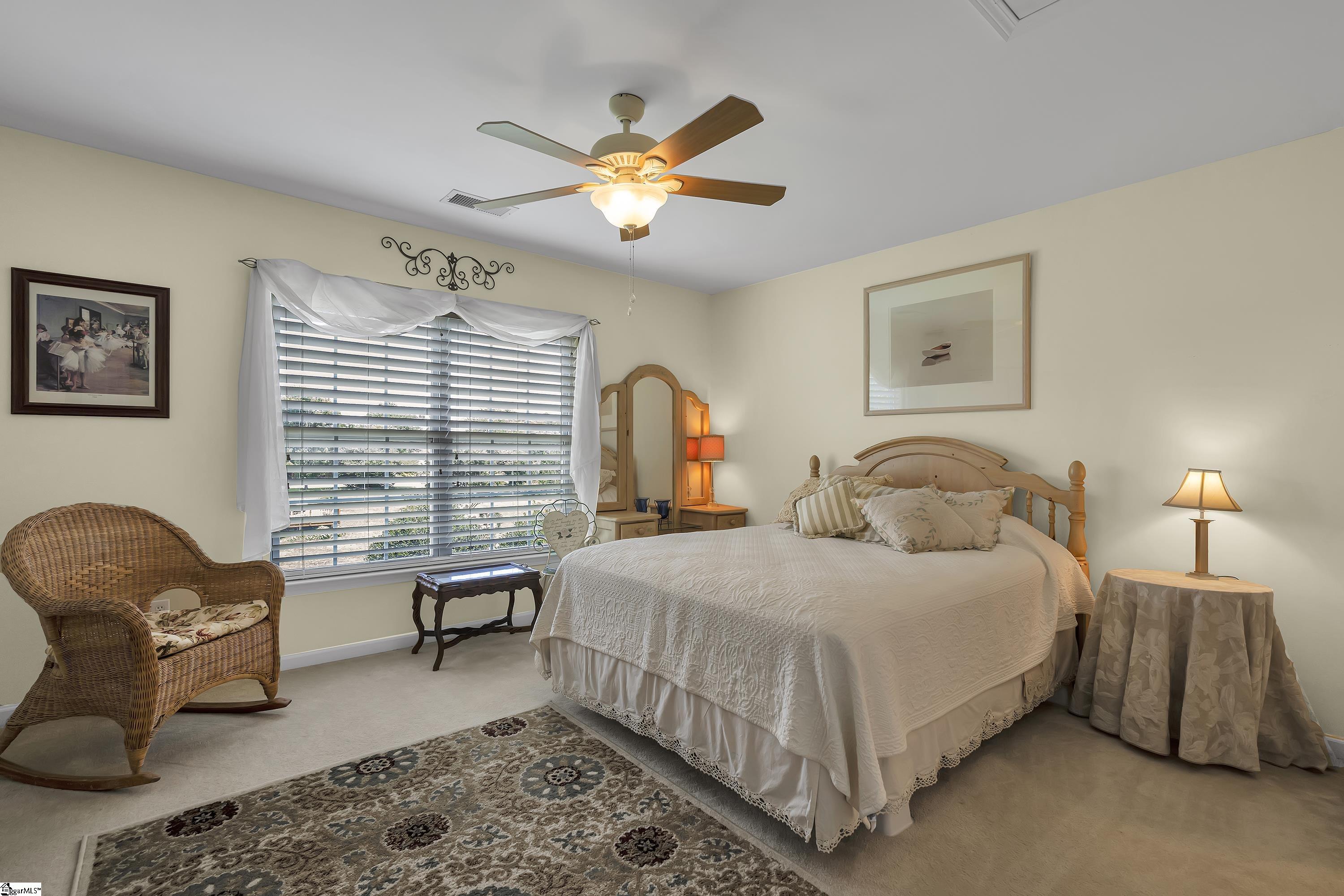 2 Franklin Meadow Way