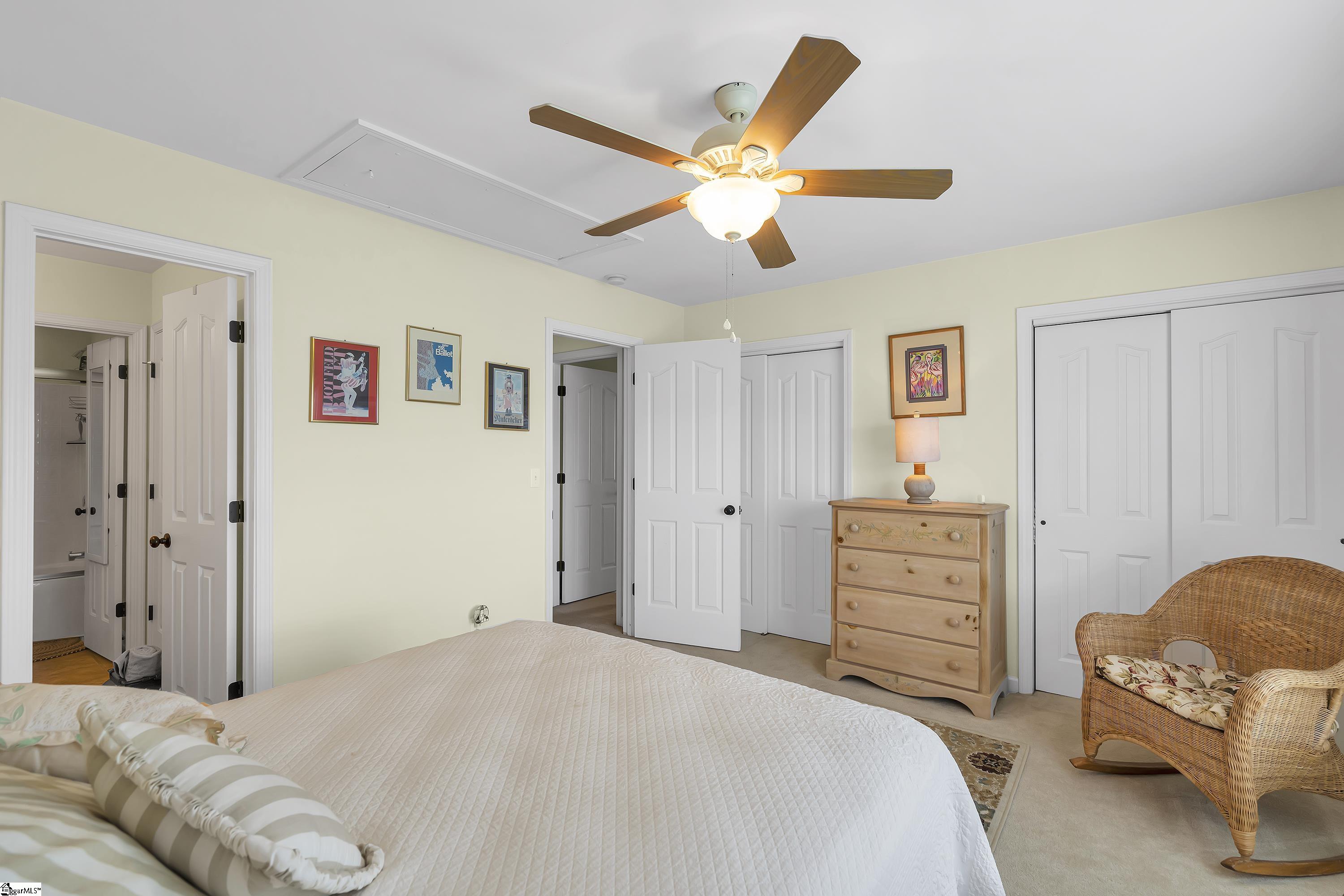 2 Franklin Meadow Way