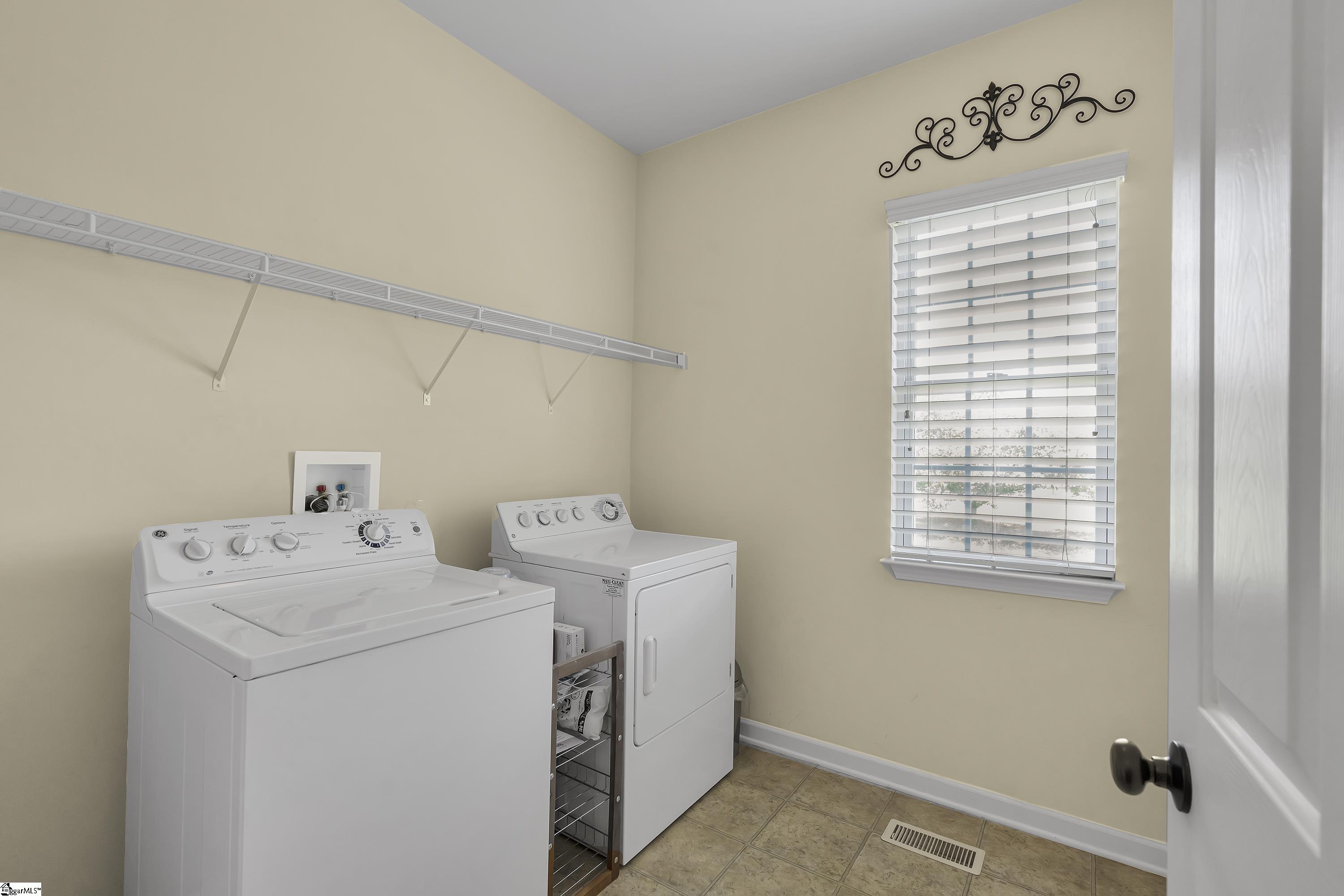 2 Franklin Meadow Way