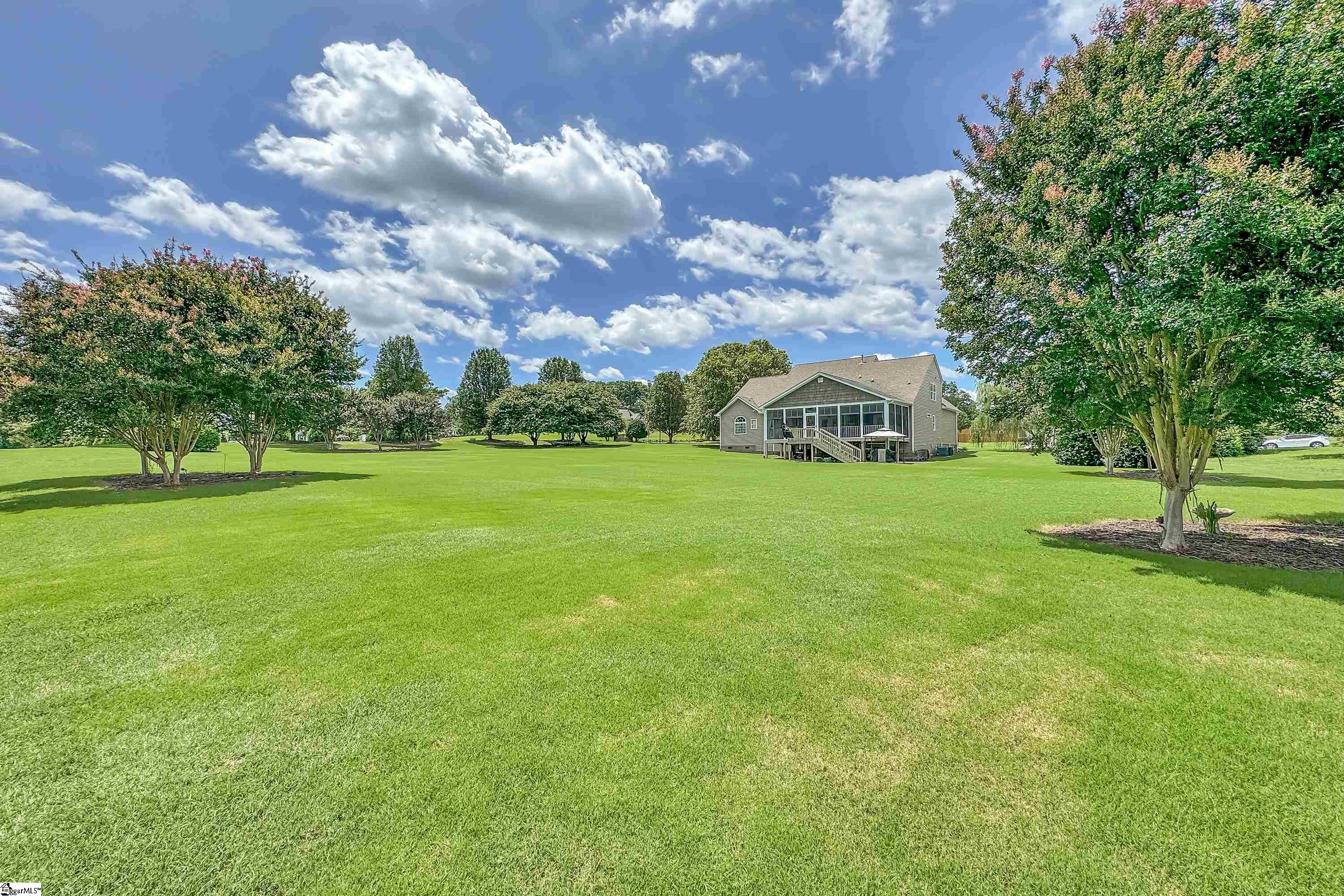 2 Franklin Meadow Way