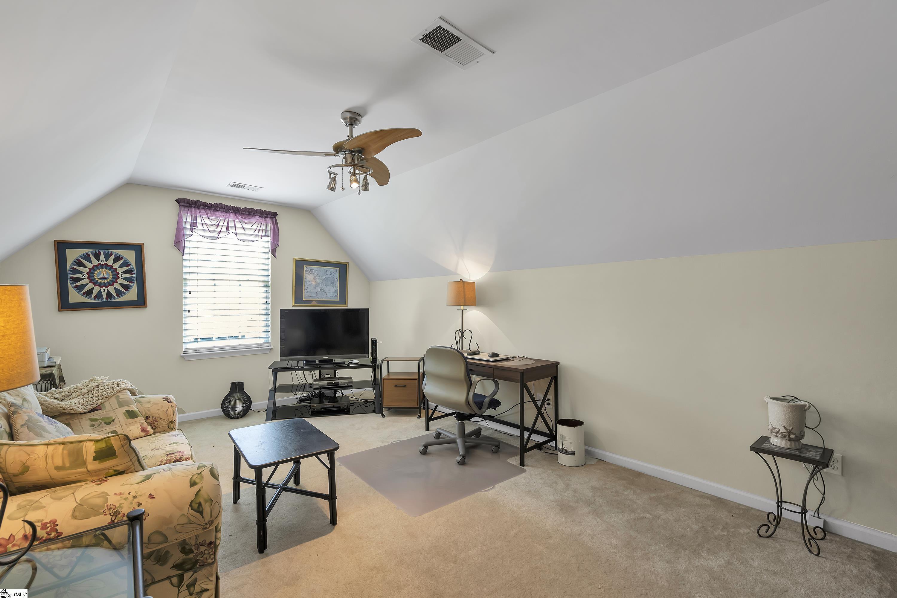 2 Franklin Meadow Way