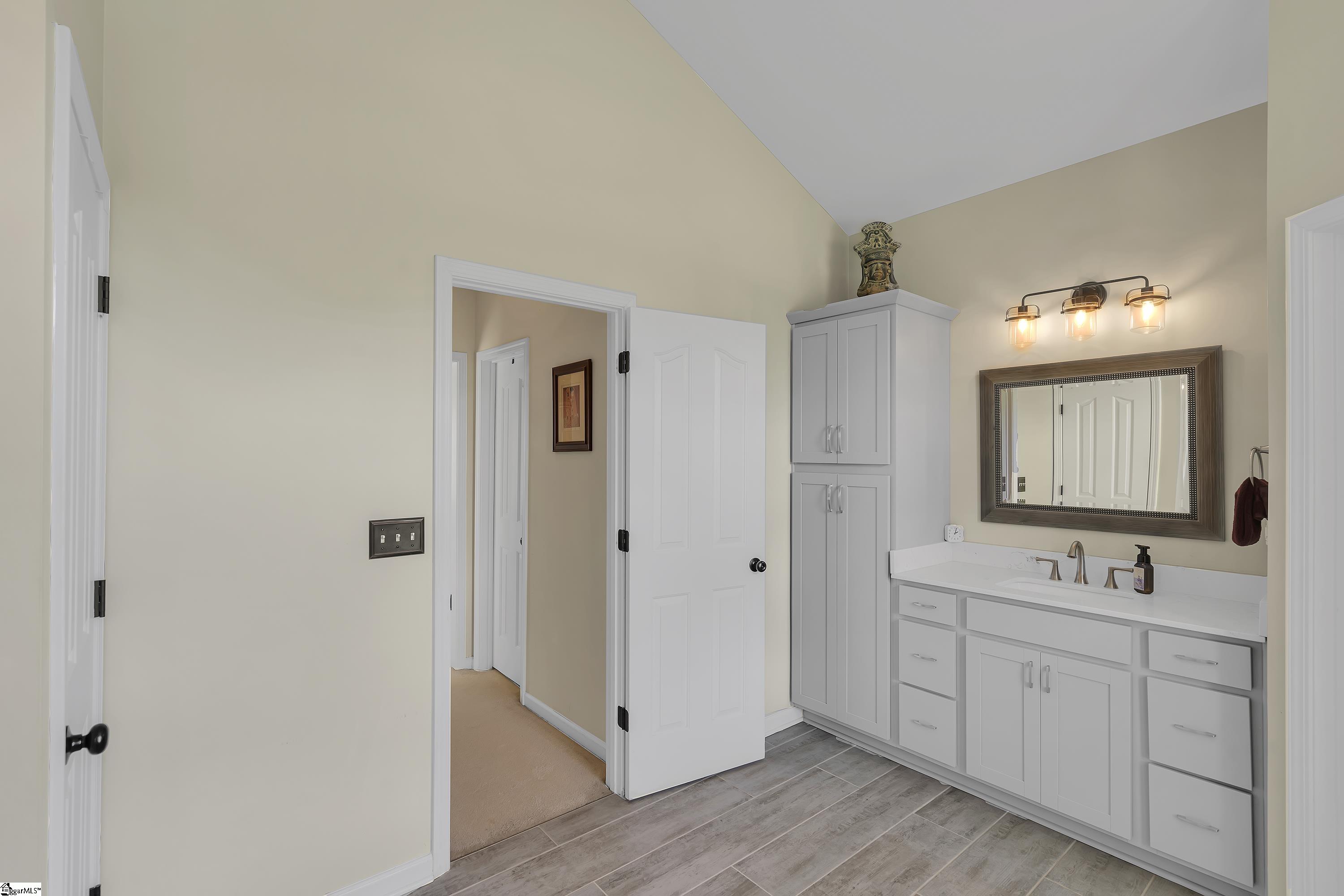 2 Franklin Meadow Way