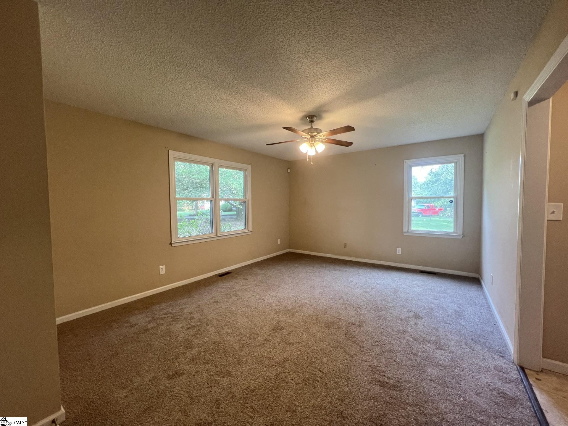 405 Cresthaven Drive