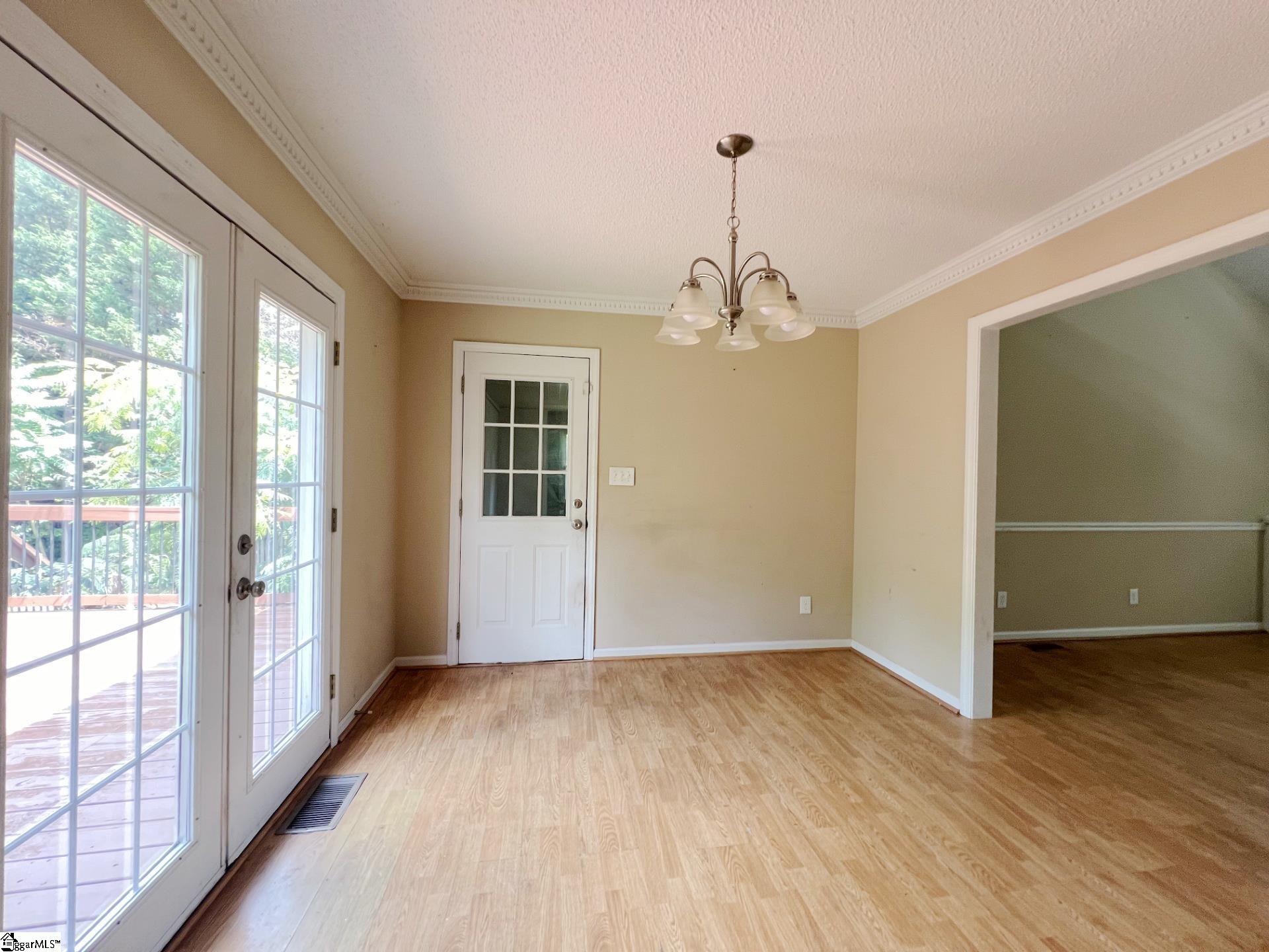 405 Cresthaven Drive