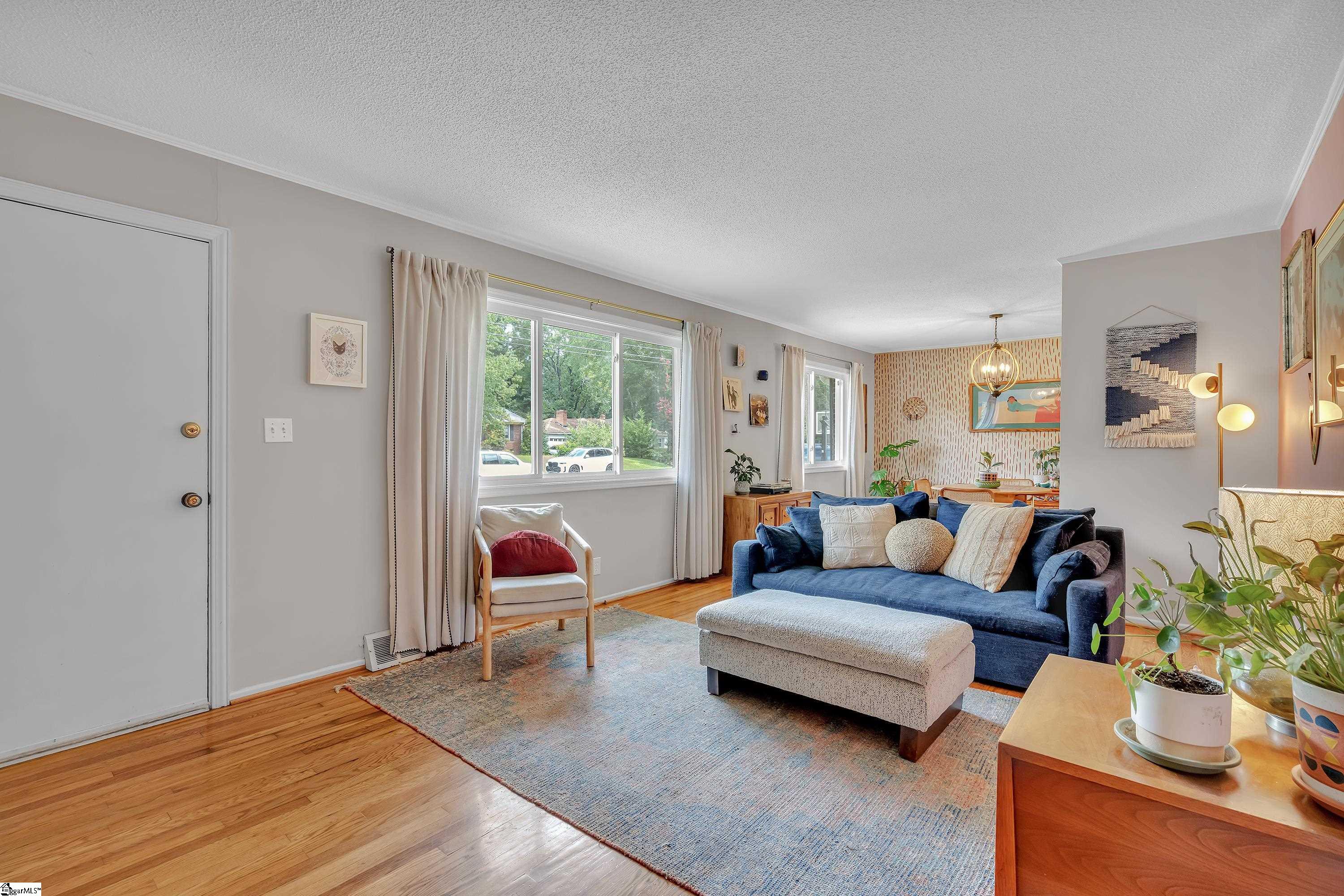 8 Forestdale Drive