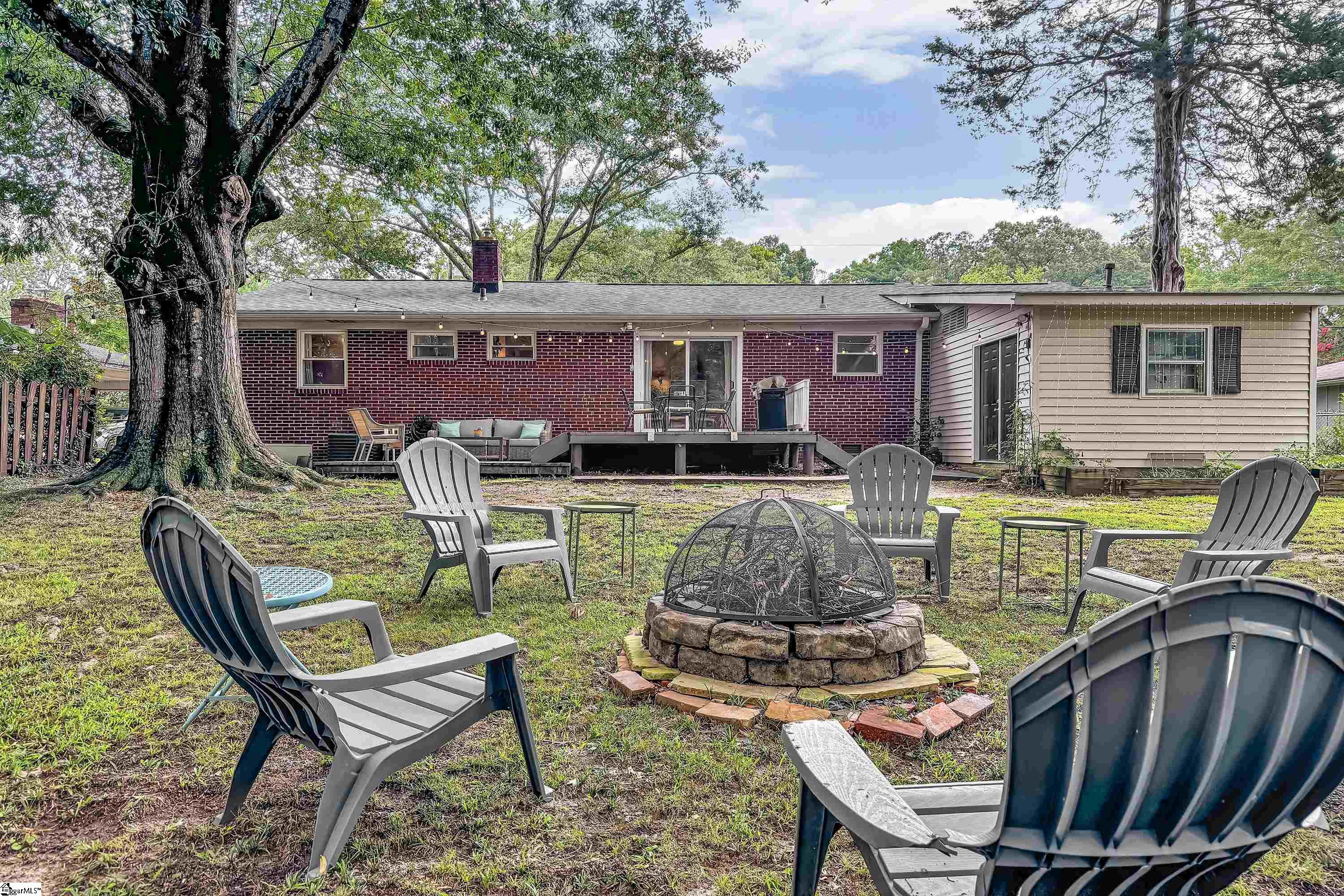 8 Forestdale Drive