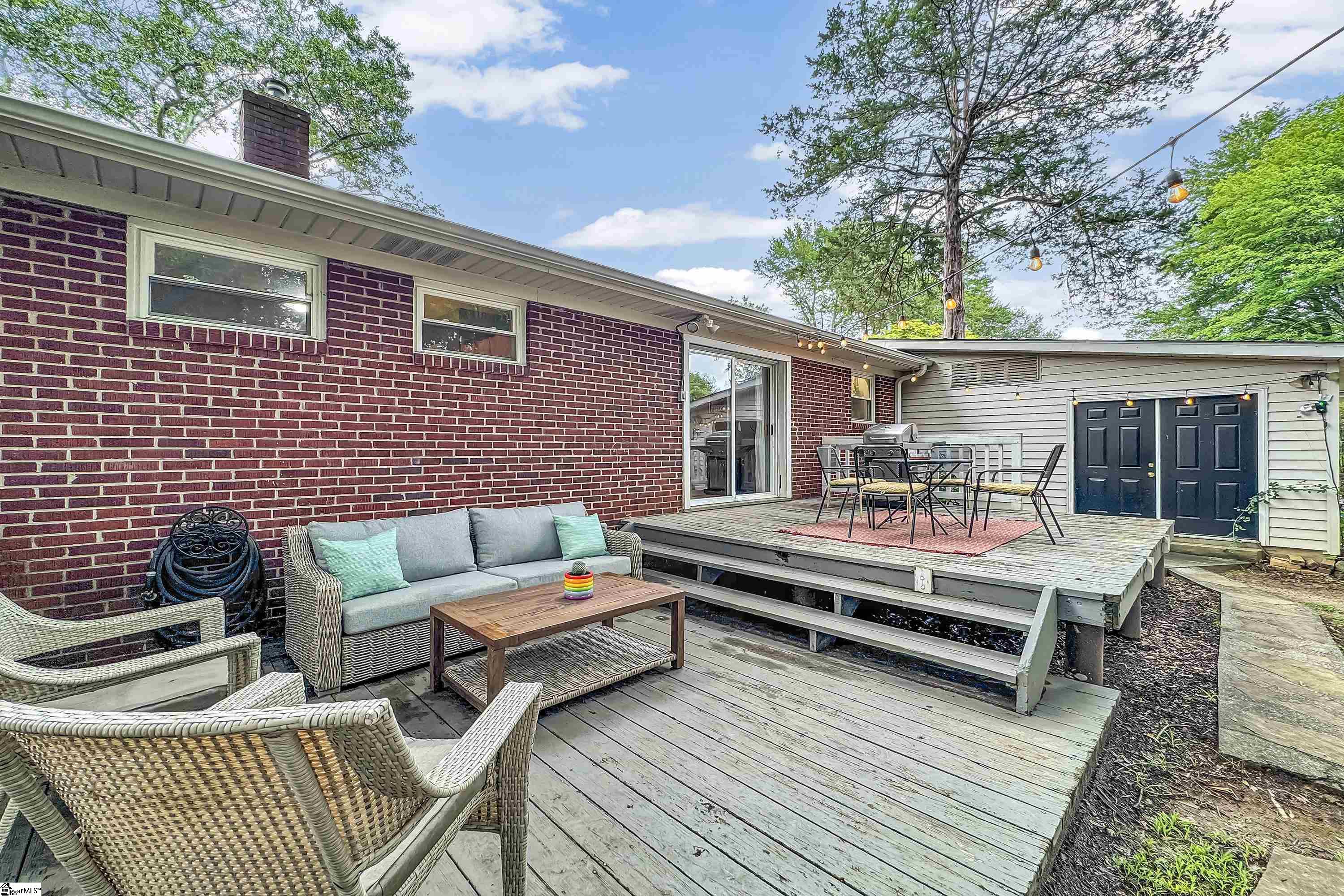 8 Forestdale Drive