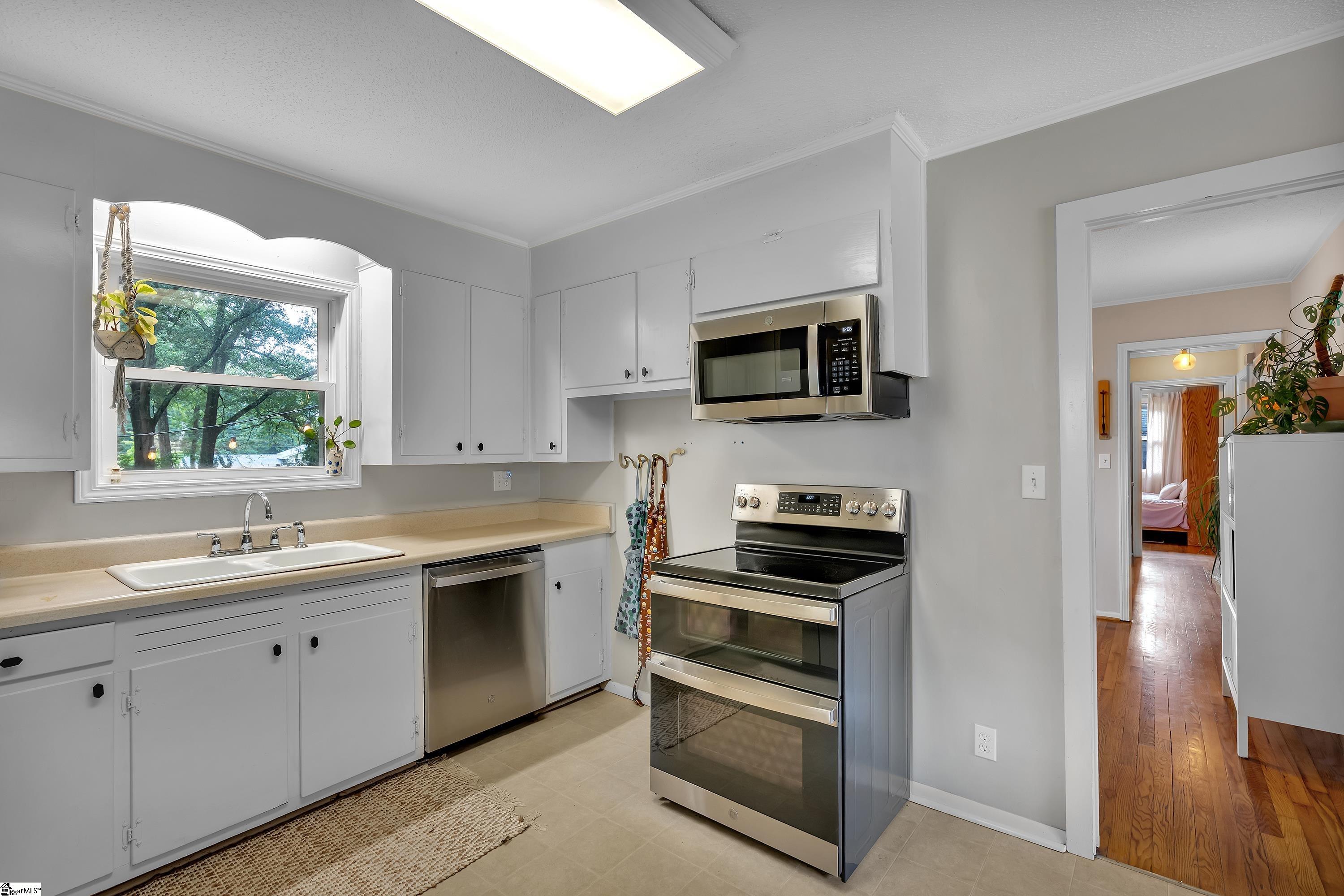 8 Forestdale Drive