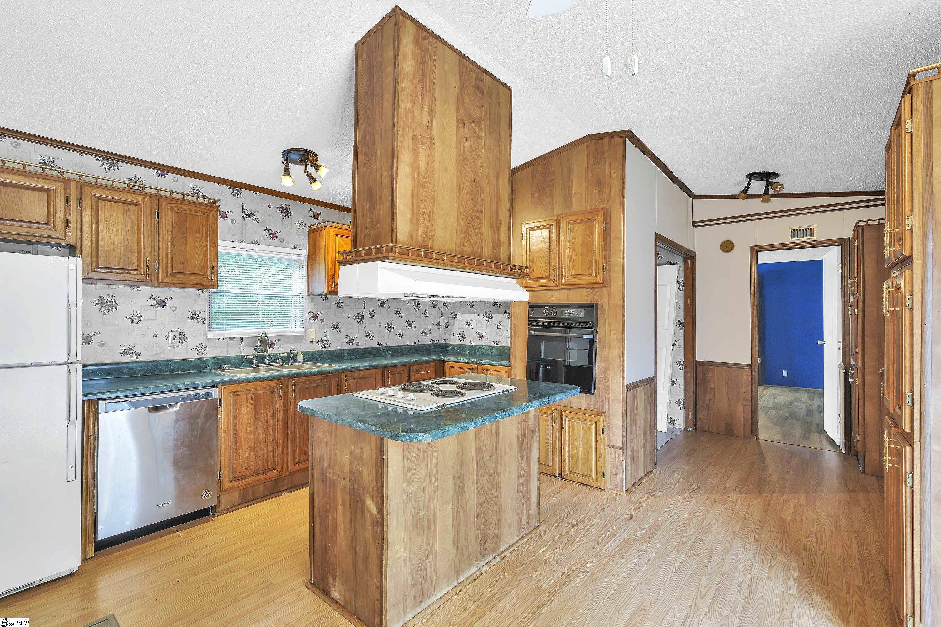 355 Honeysuckle Road