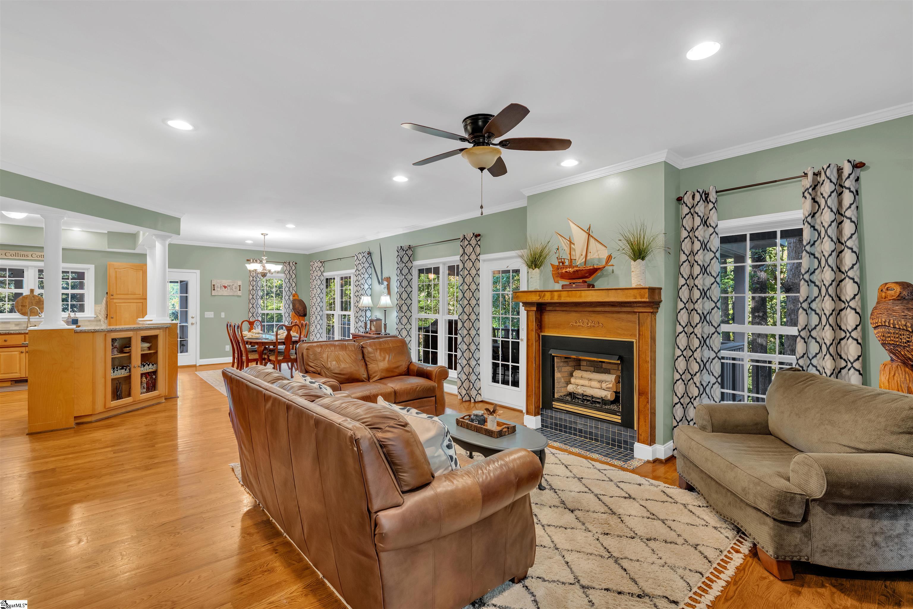 187 W Waters Edge Lane