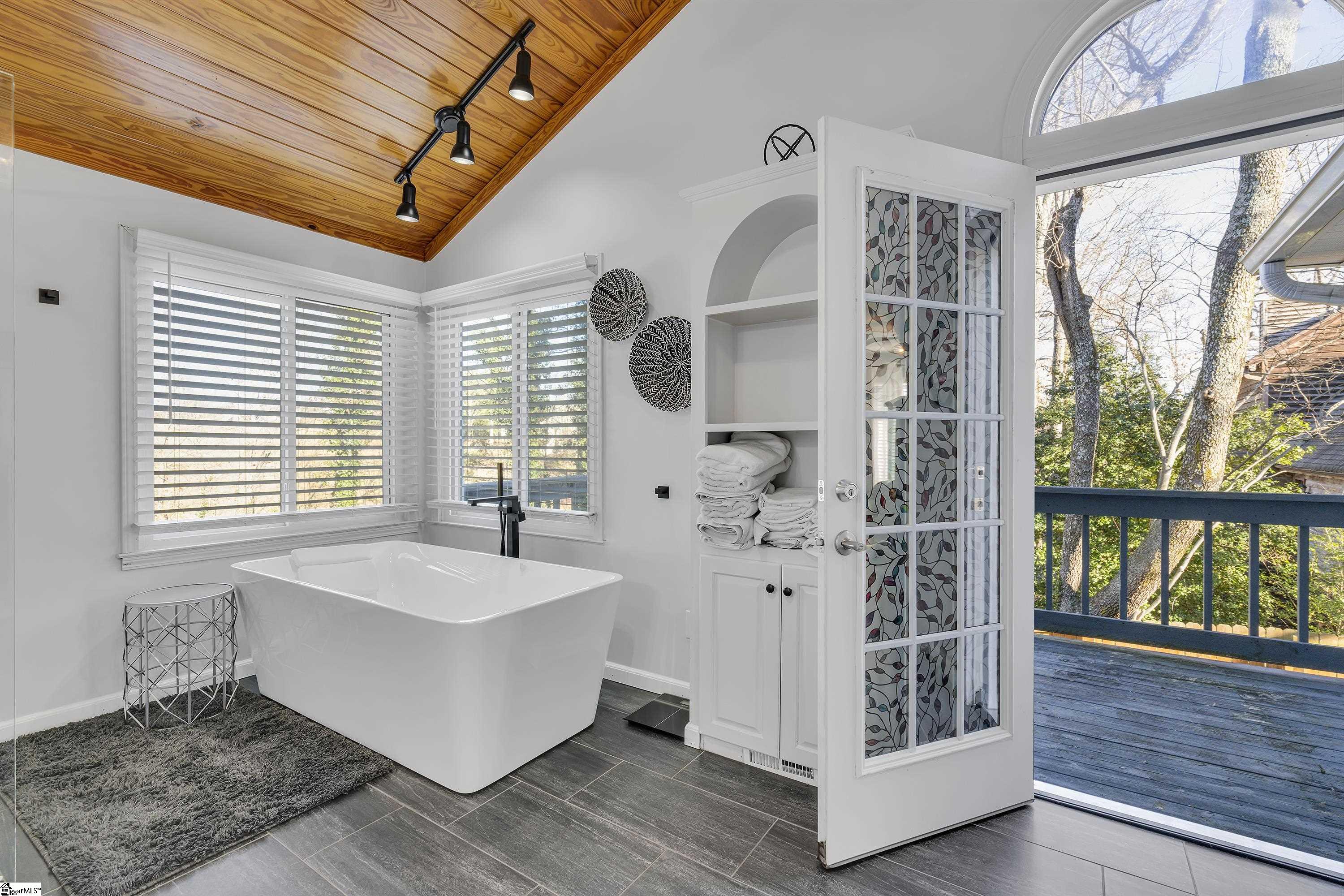 5 Pebble Creek Way