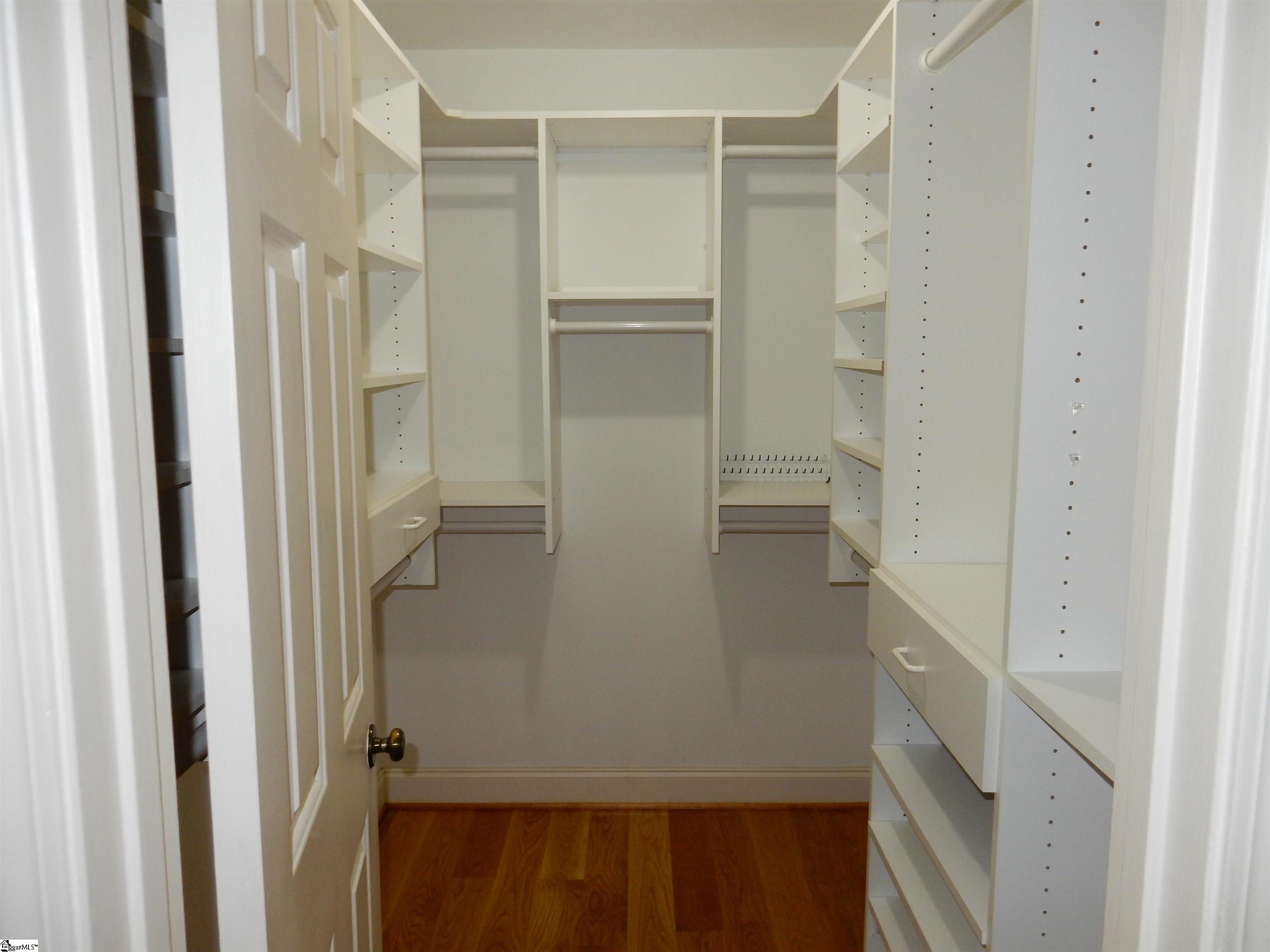 100 Chesterton Court