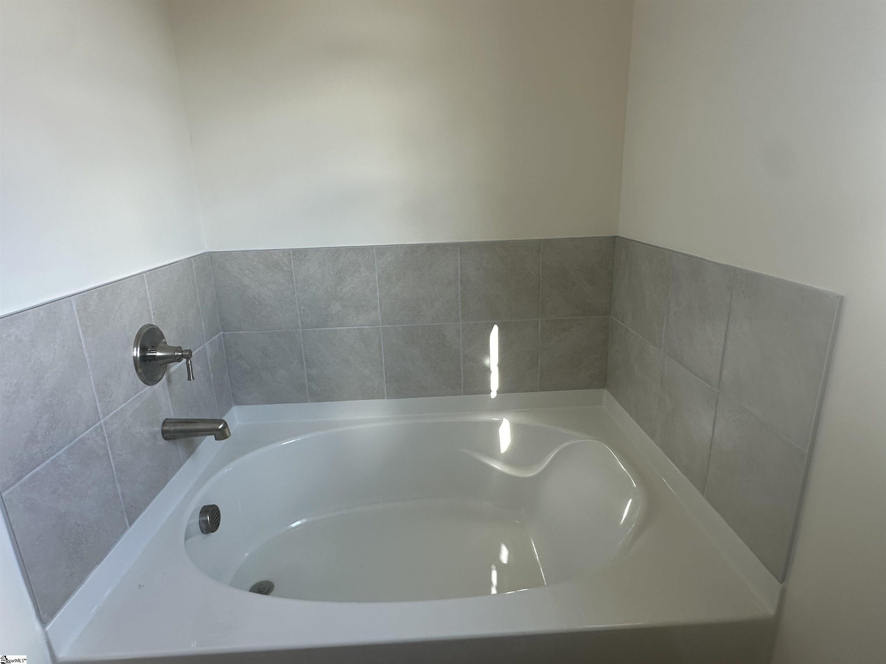 1035 Leoni Drive Lot 121