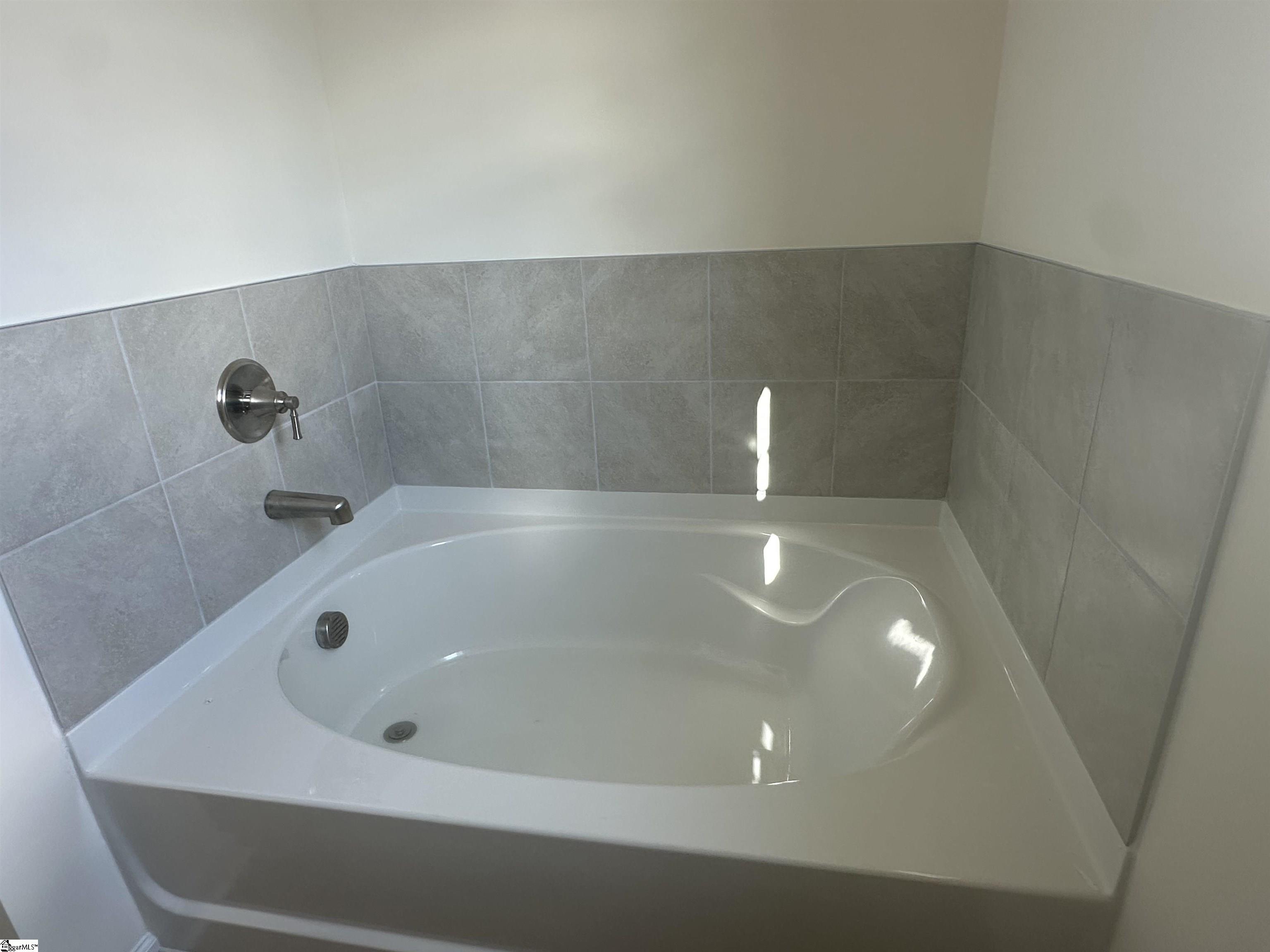 1035 Leoni Drive Lot 121