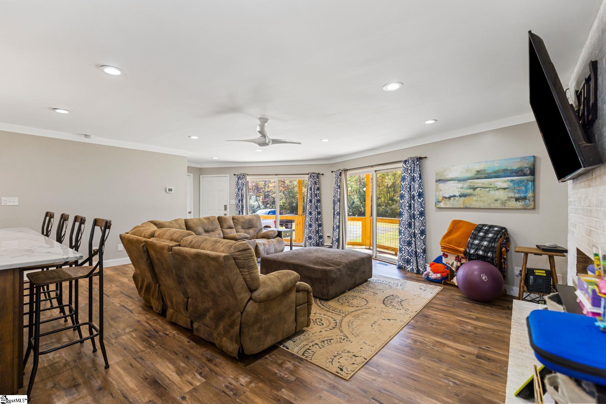 6417 Old Greenville Highway