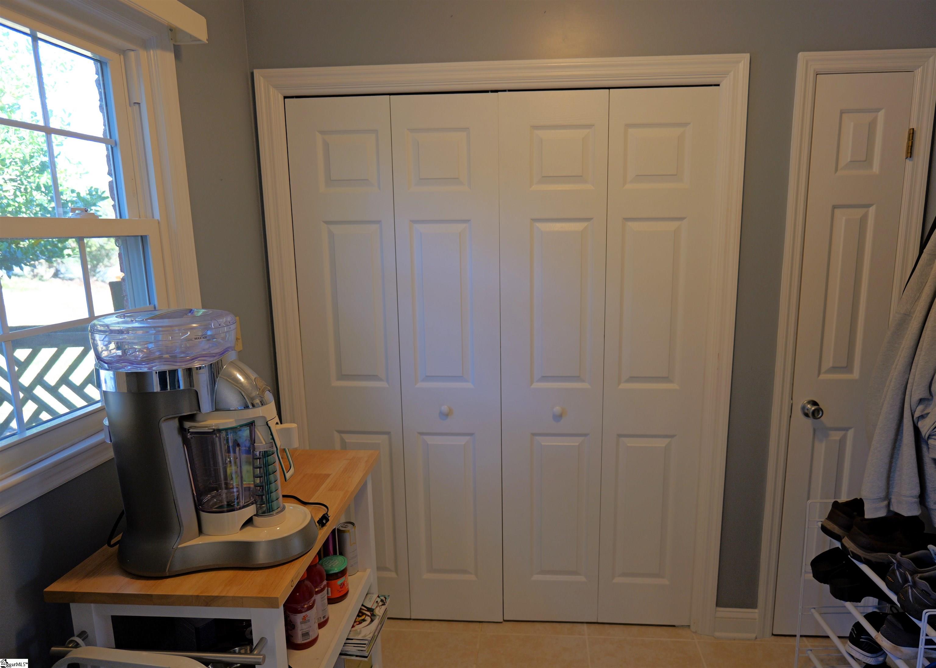 239 W Killarney Lake