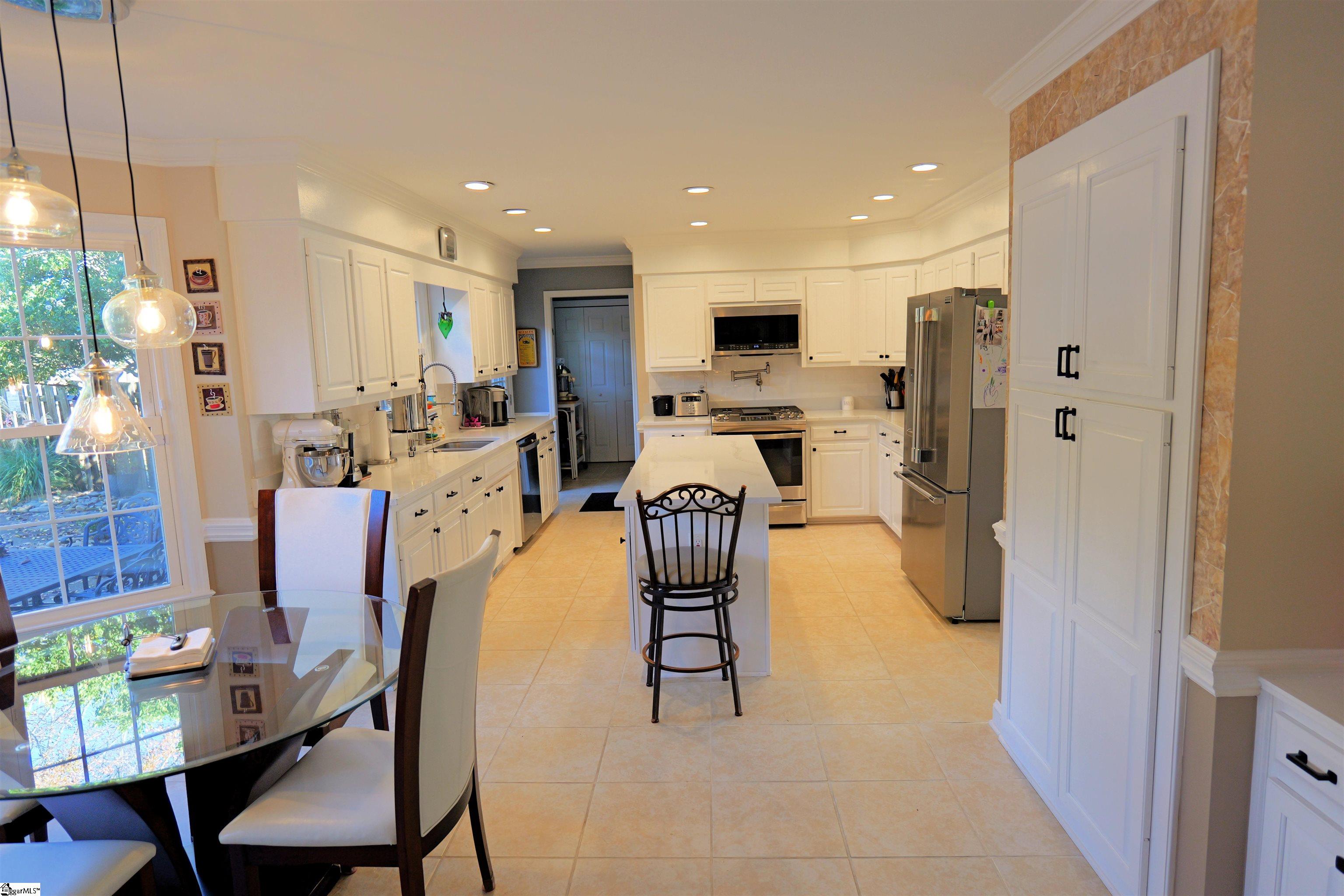 239 W Killarney Lake