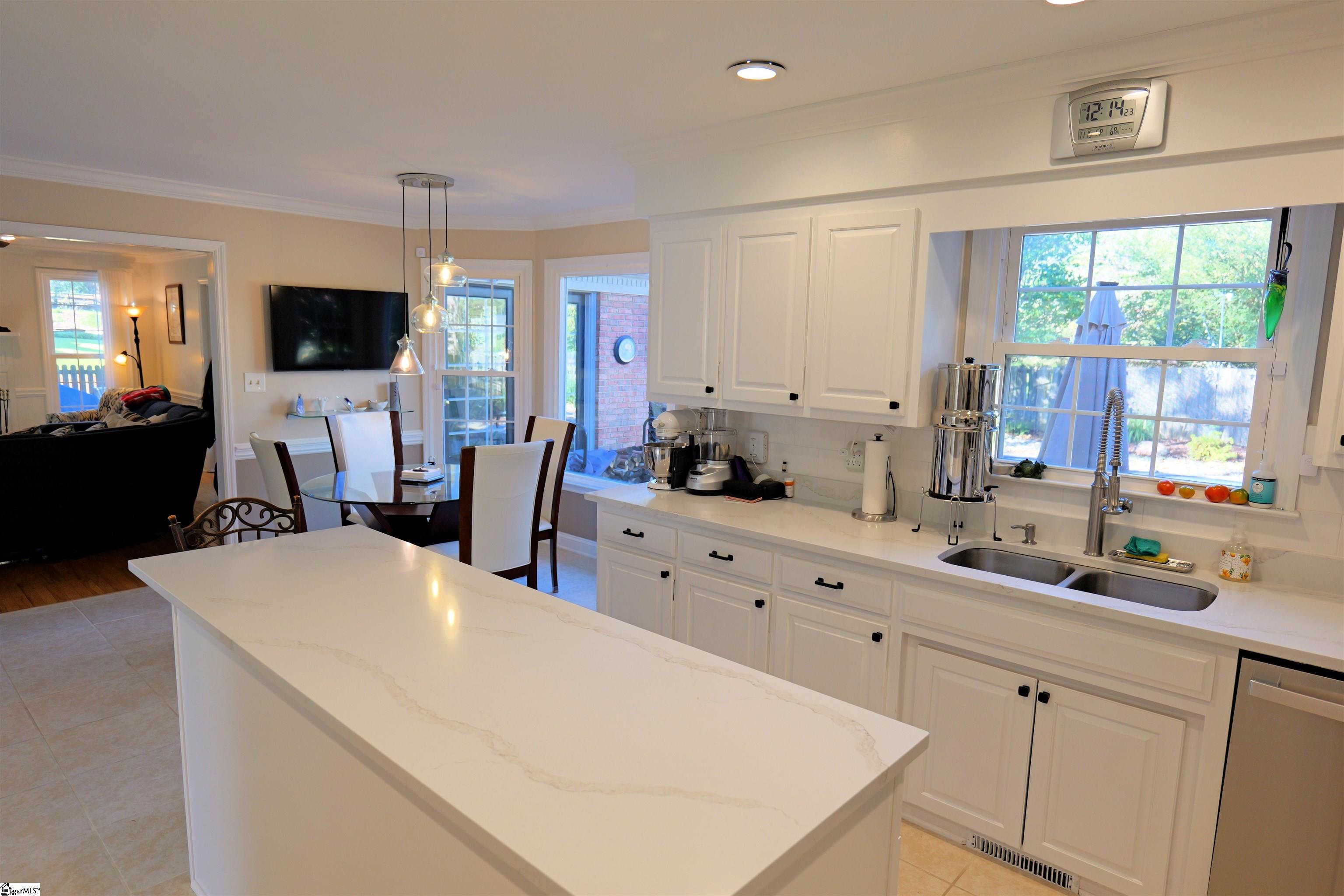 239 W Killarney Lake