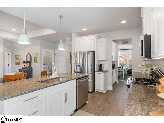 8 Glenview Park Place