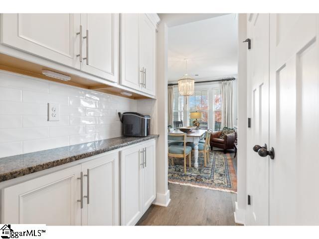 8 Glenview Park Place