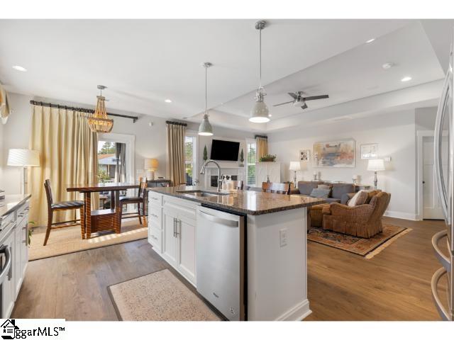 8 Glenview Park Place